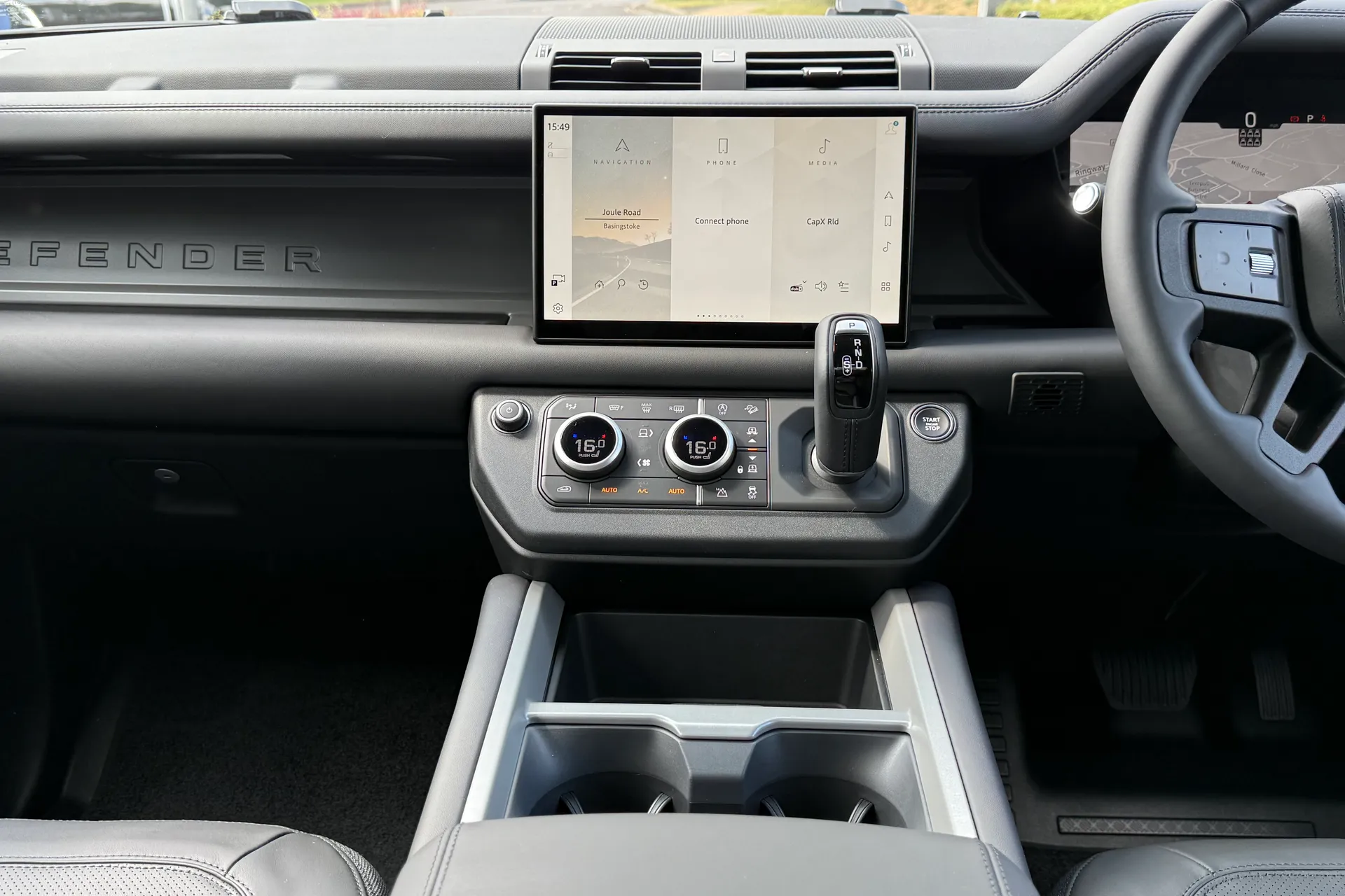 LAND ROVER Defender 130 thumbnail image number 15