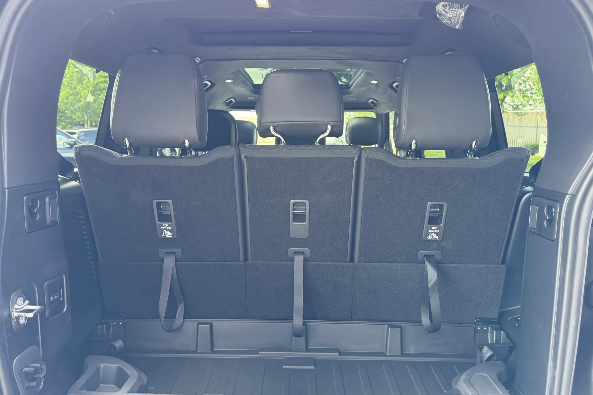 LAND ROVER Defender 130 thumbnail image number 34