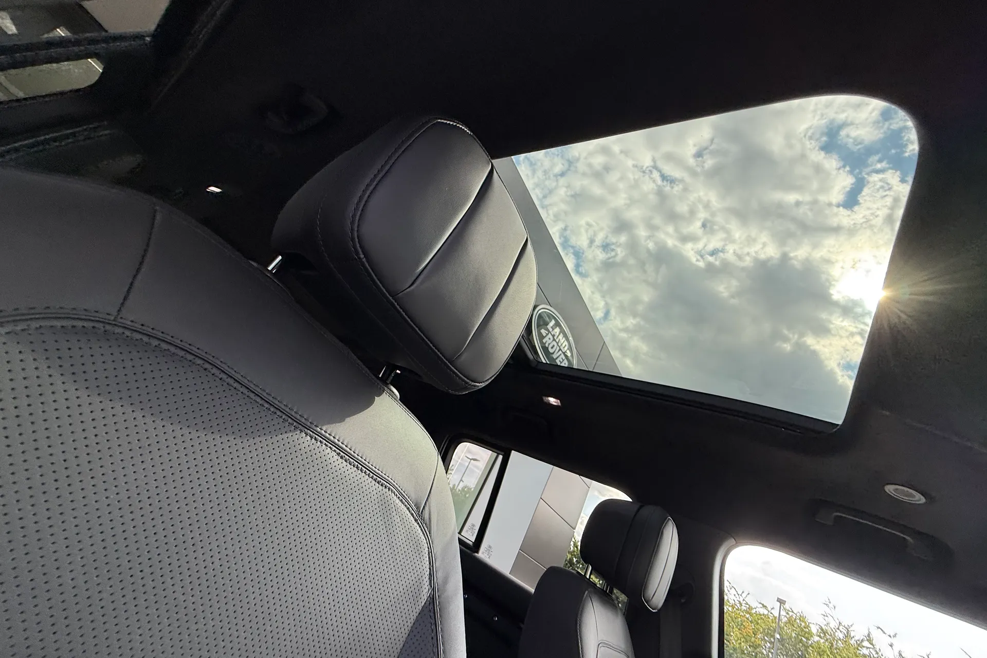 LAND ROVER Defender 130 thumbnail image number 40