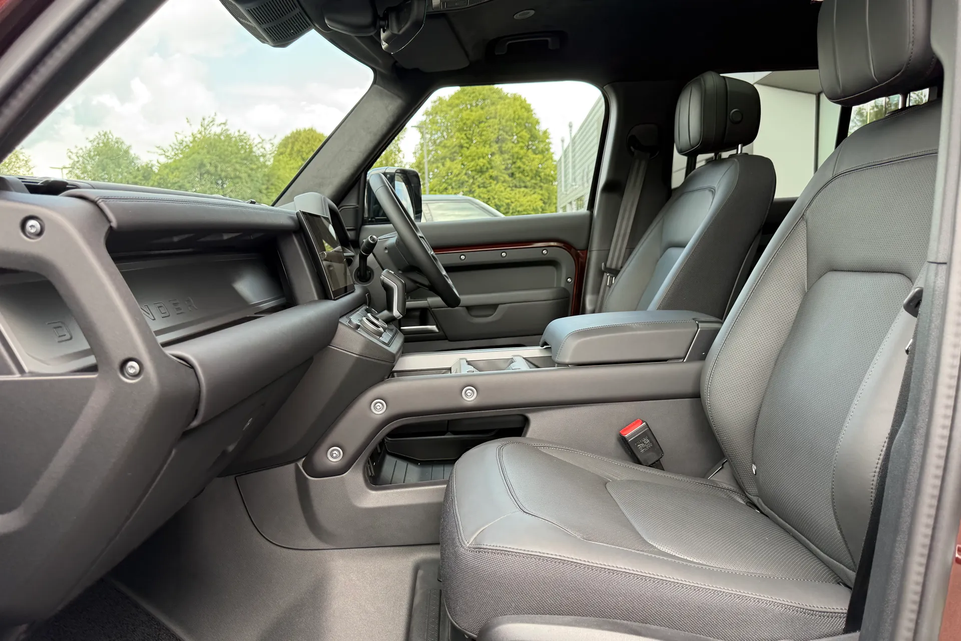 LAND ROVER Defender 130 thumbnail image number 10