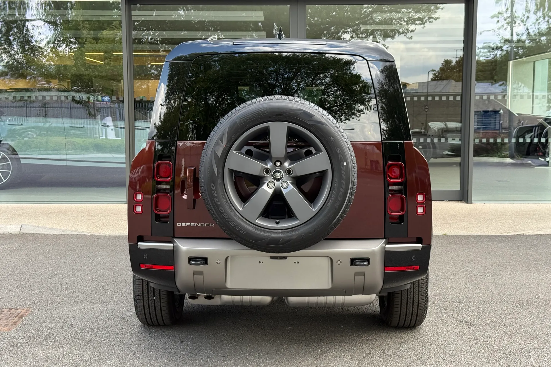 LAND ROVER Defender 130 thumbnail image number 8