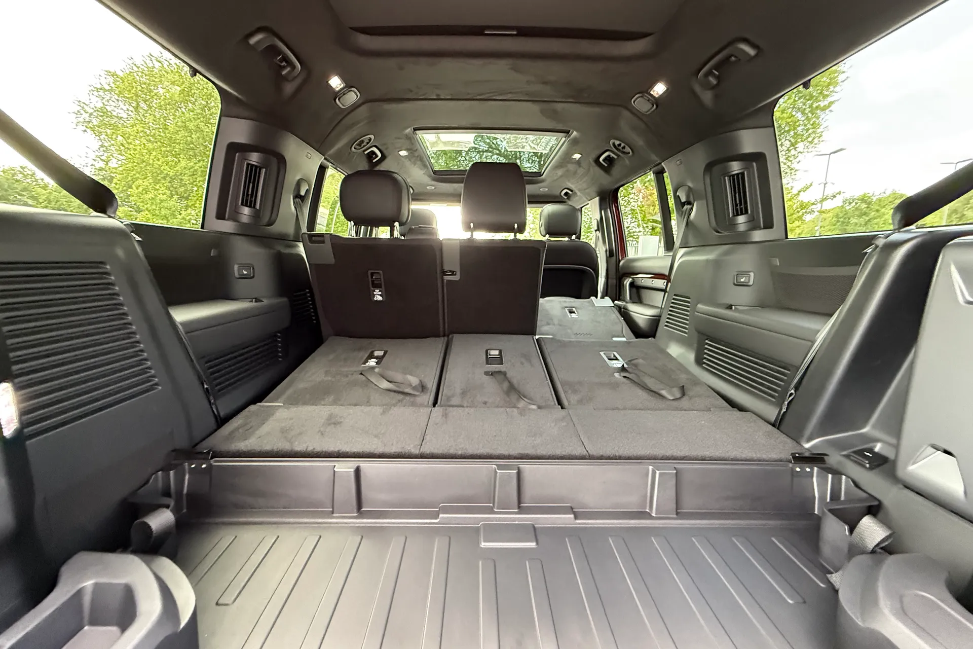 LAND ROVER Defender 130 thumbnail image number 45