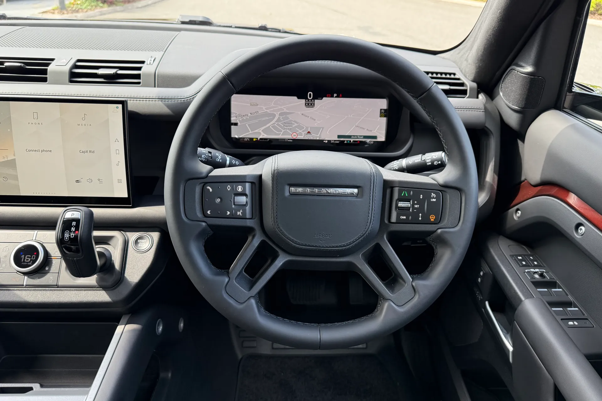 LAND ROVER Defender 130 thumbnail image number 12