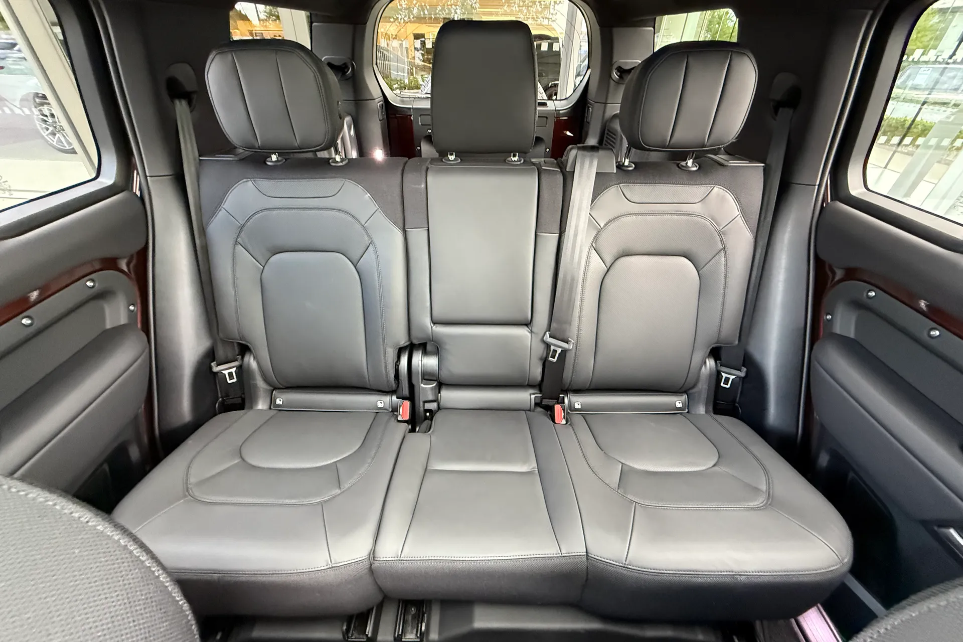 LAND ROVER Defender 130 thumbnail image number 11