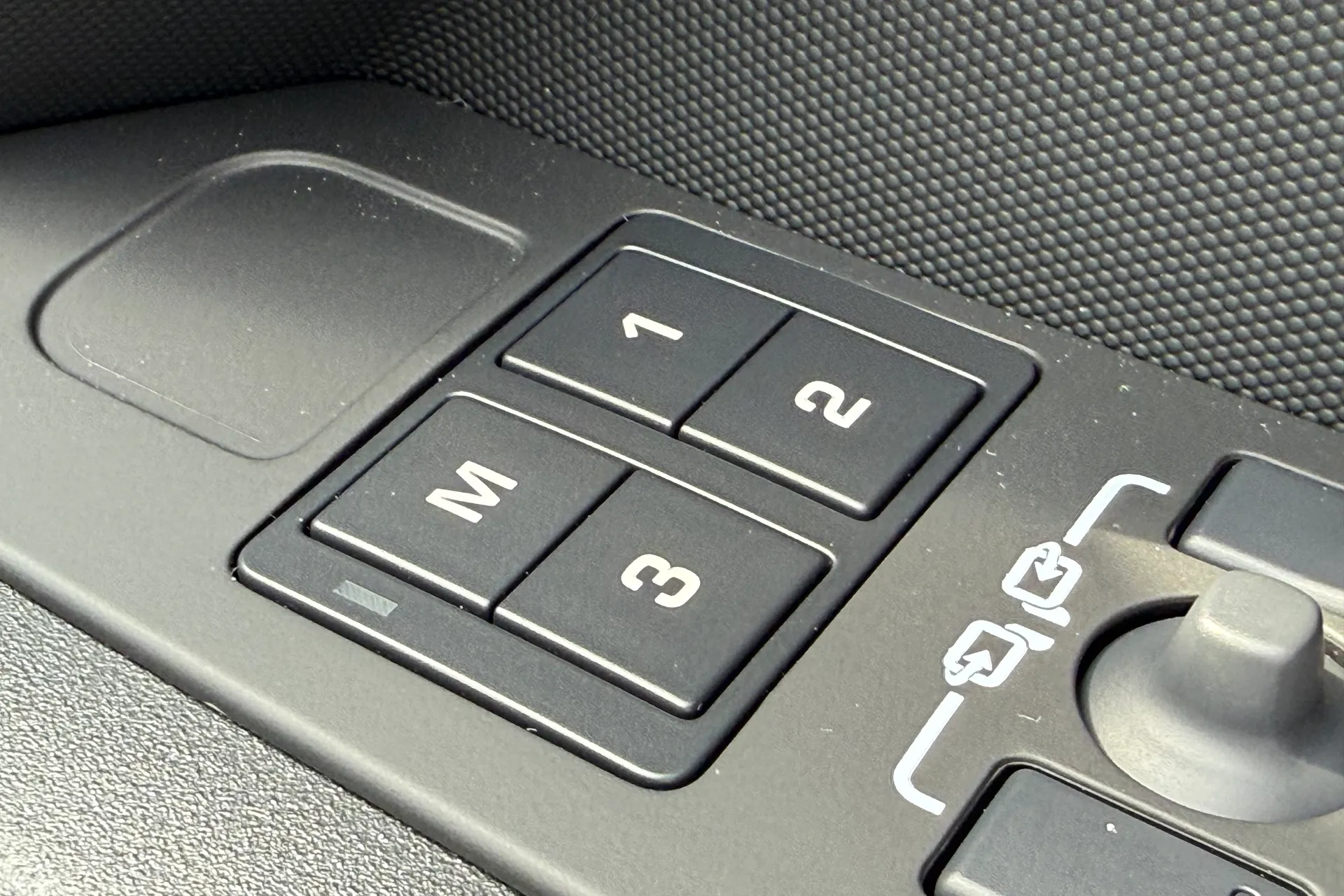 LAND ROVER Defender 130 thumbnail image number 55