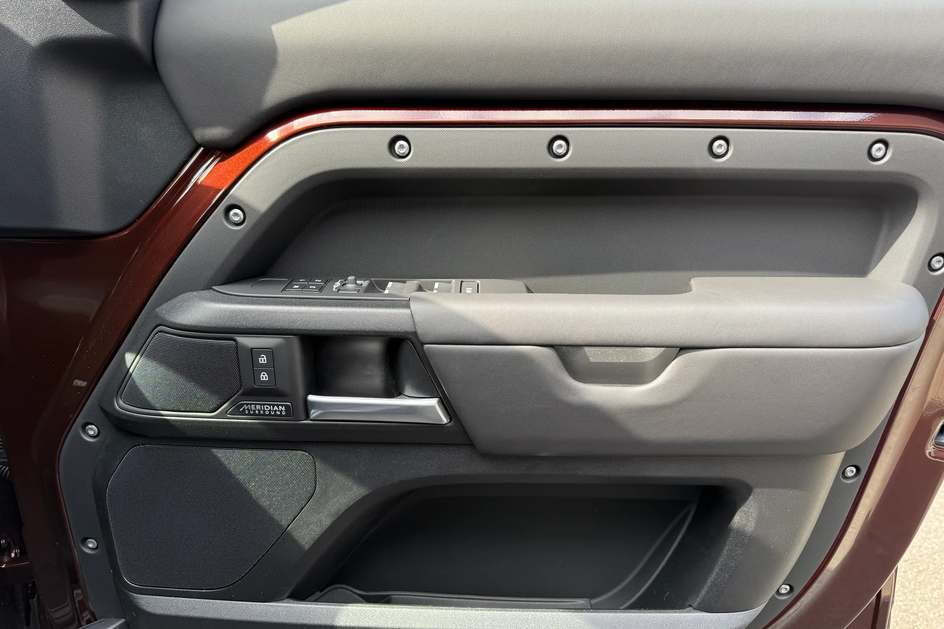 LAND ROVER Defender 130 thumbnail image number 54