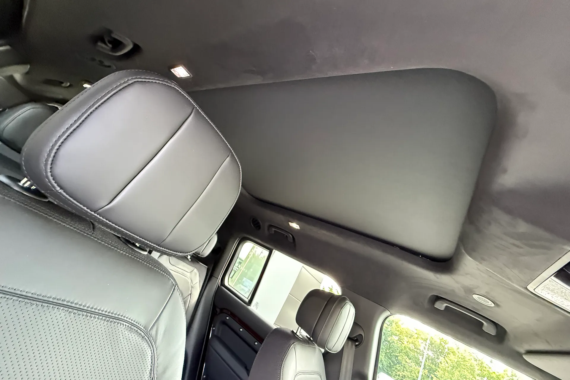 LAND ROVER Defender 130 thumbnail image number 41