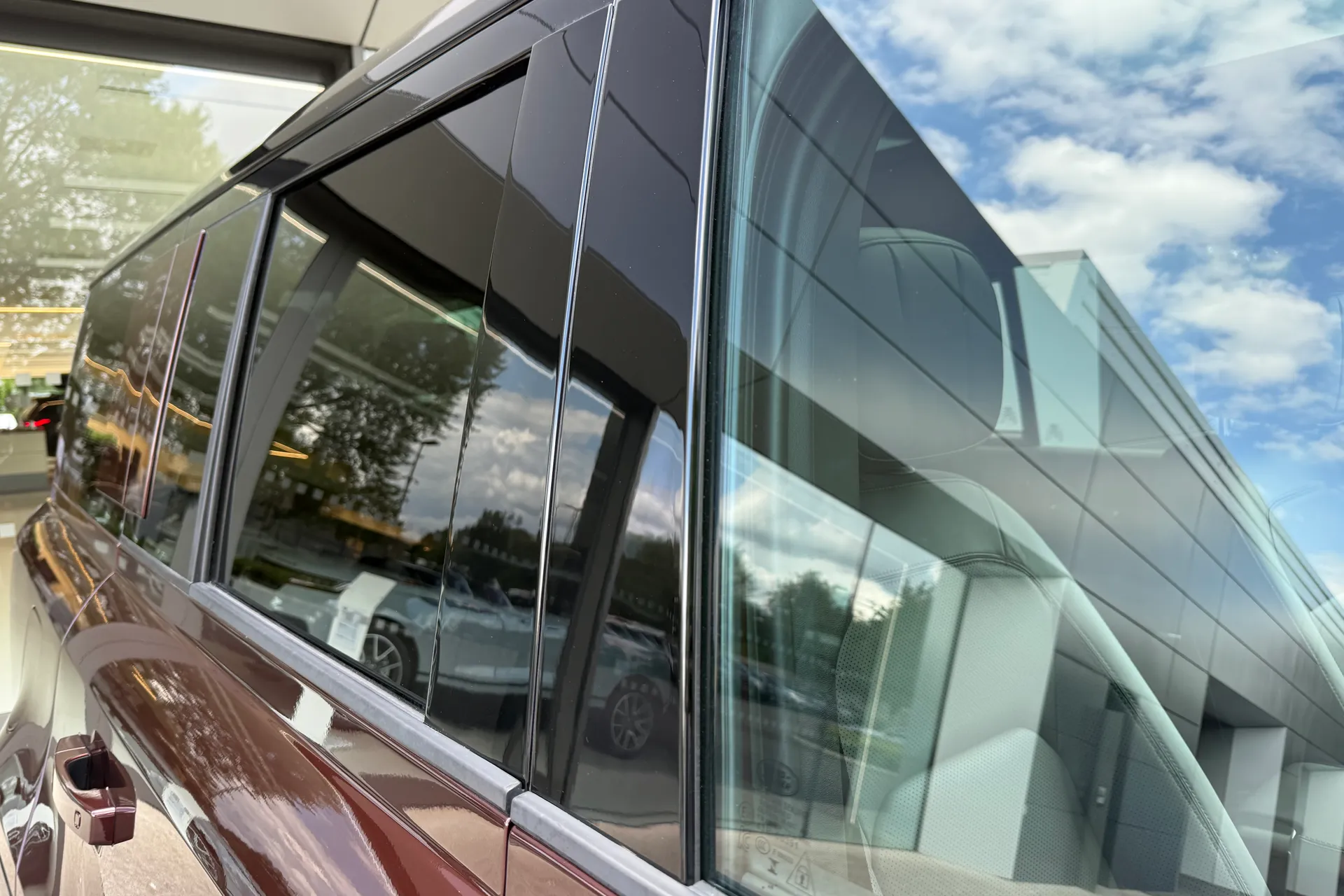 LAND ROVER Defender 130 thumbnail image number 24