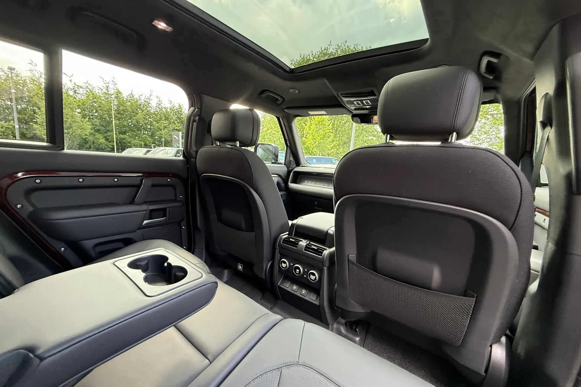 LAND ROVER Defender 130 thumbnail image number 46