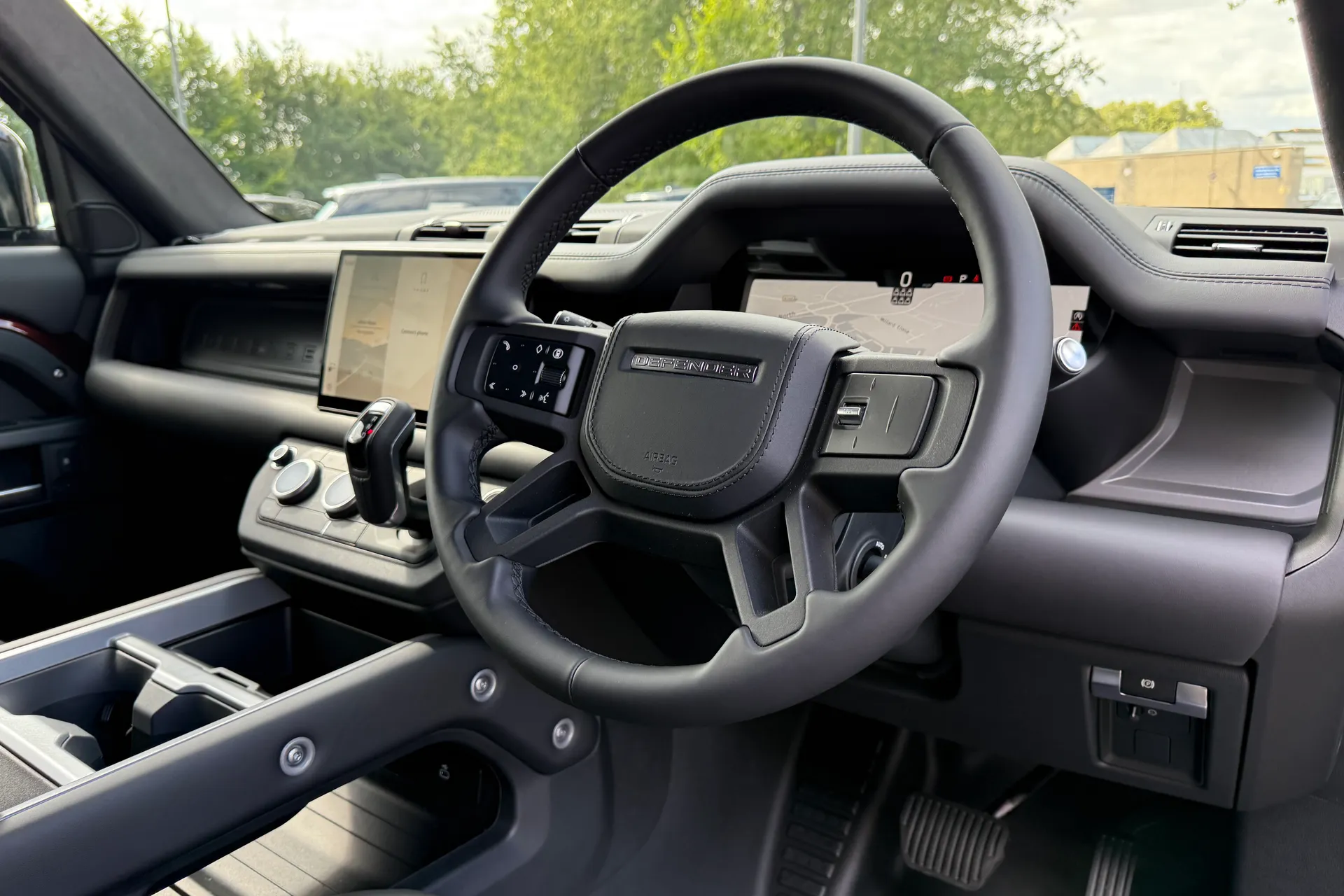 LAND ROVER Defender 130 thumbnail image number 32