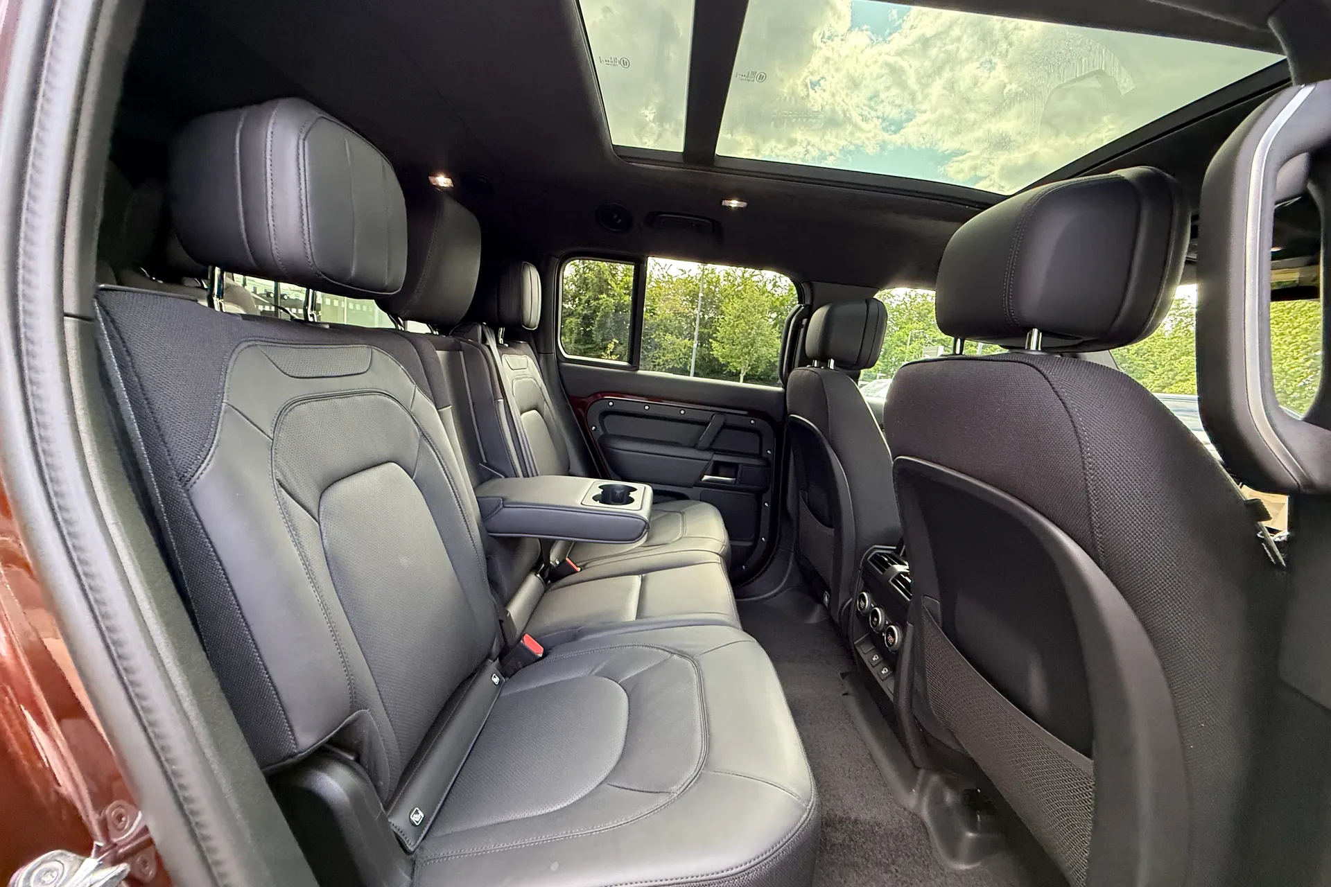 LAND ROVER Defender 130 thumbnail image number 44