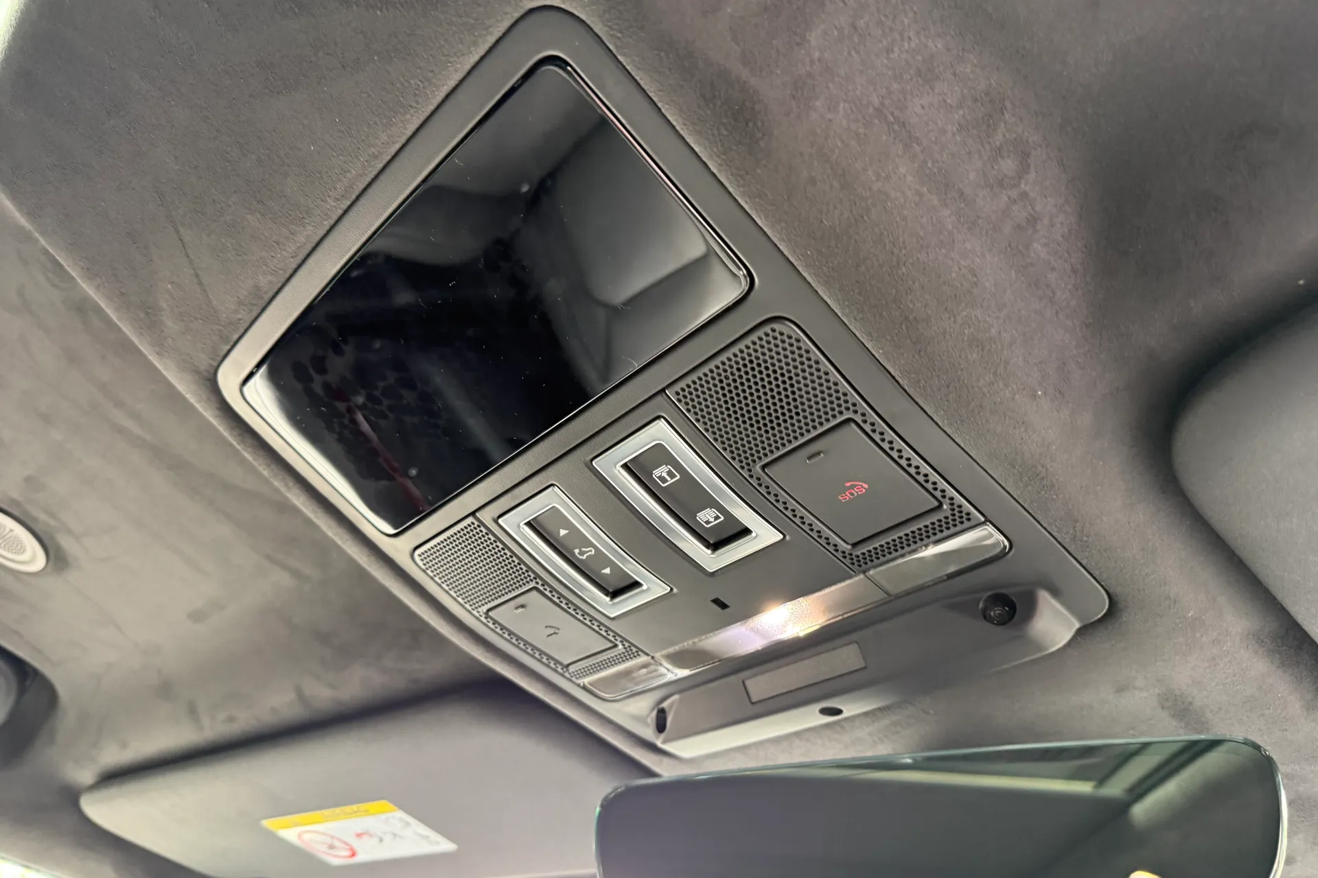 LAND ROVER Defender 130 thumbnail image number 58