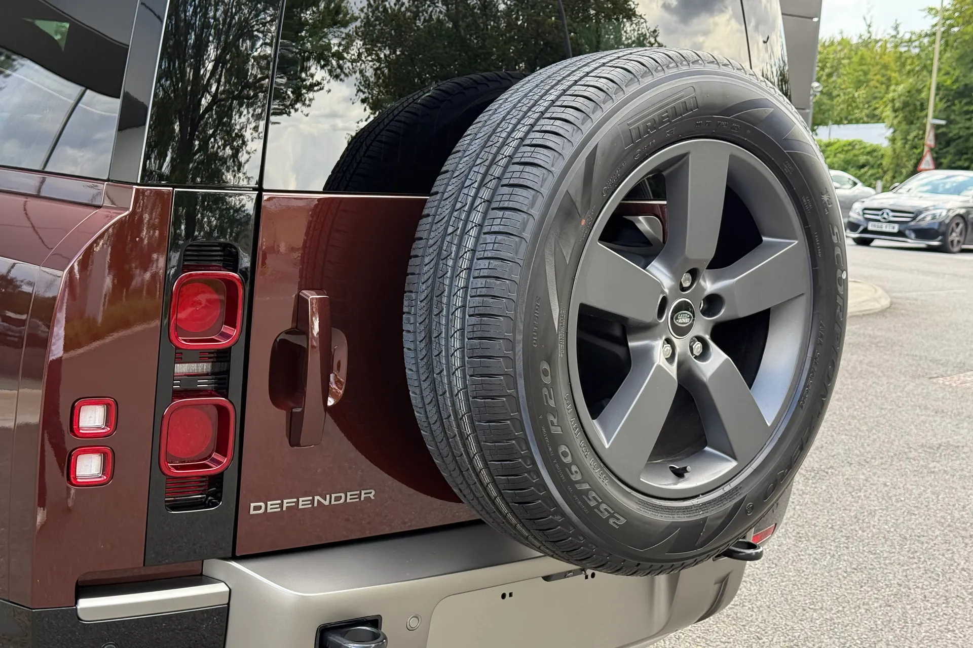 LAND ROVER Defender 130 thumbnail image number 49