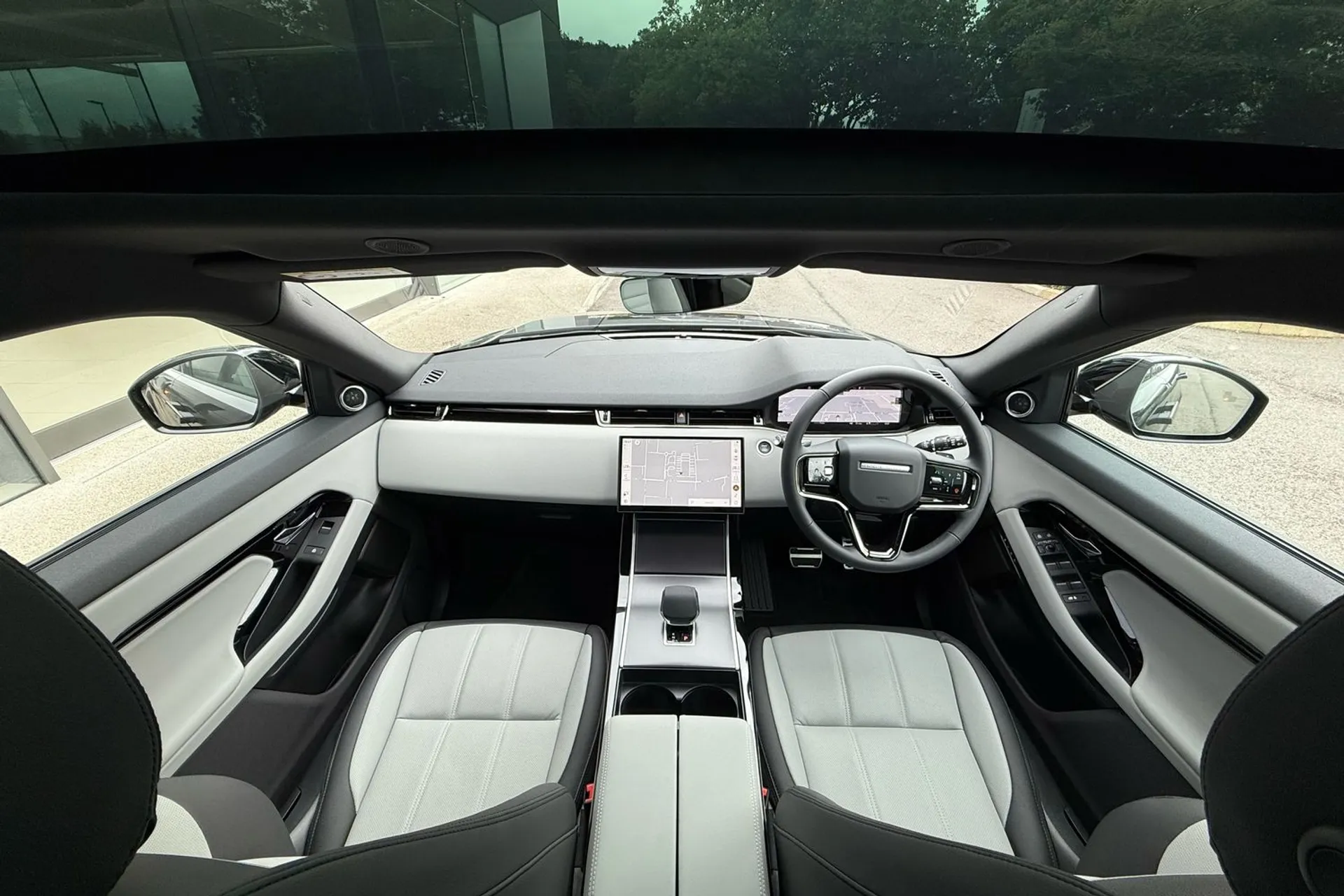 LAND ROVER RANGE ROVER EVOQUE thumbnail image number 3