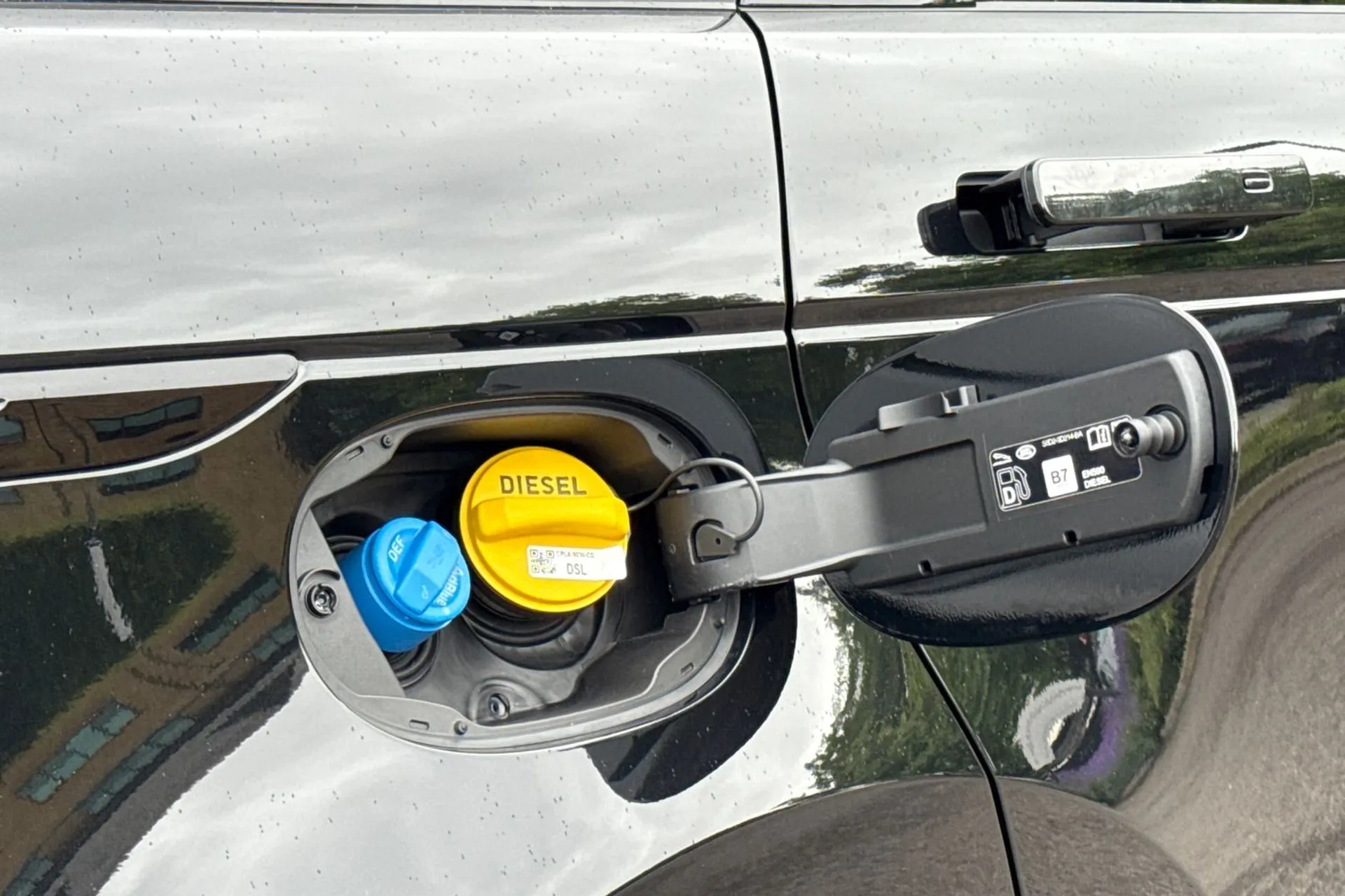 LAND ROVER RANGE ROVER EVOQUE thumbnail image number 24