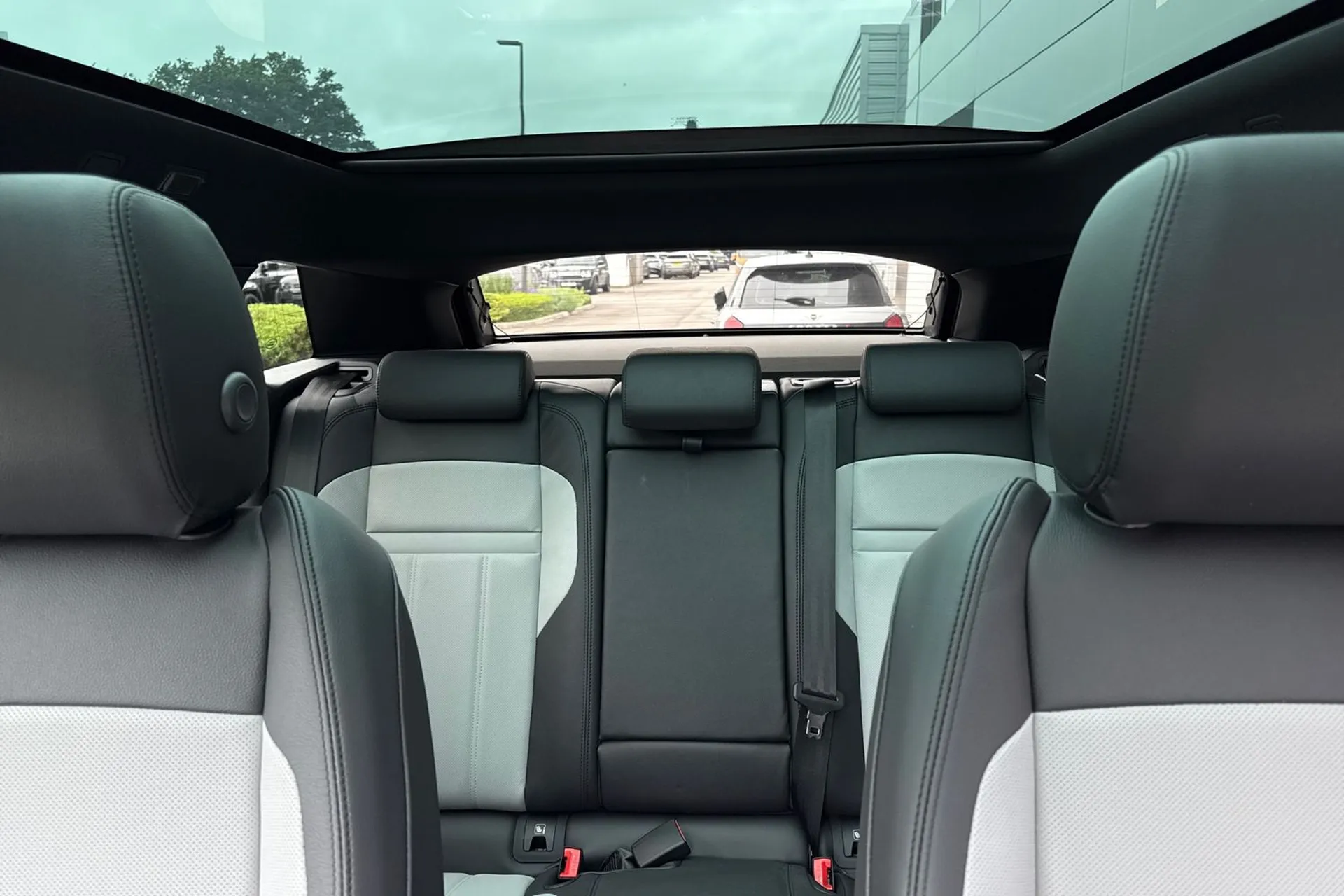LAND ROVER RANGE ROVER EVOQUE thumbnail image number 38