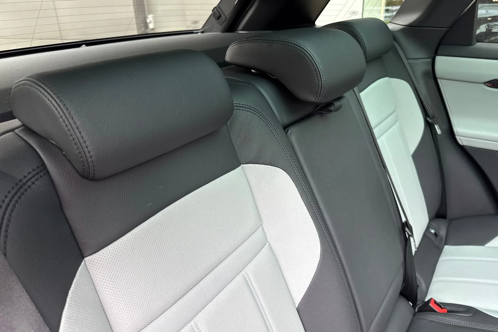 LAND ROVER RANGE ROVER EVOQUE thumbnail image number 34