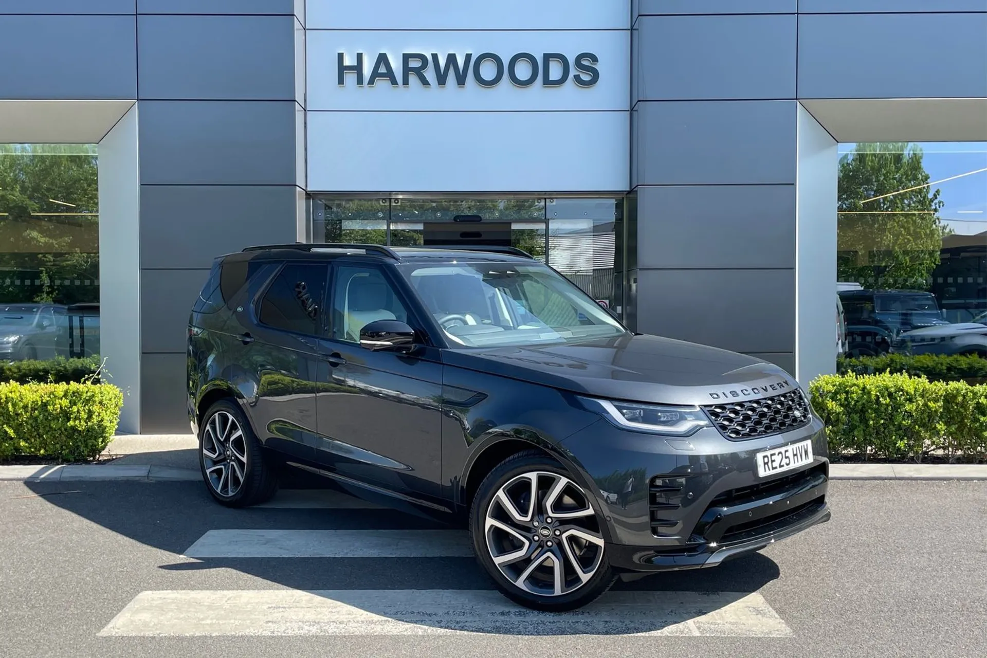 LAND ROVER DISCOVERY focused image