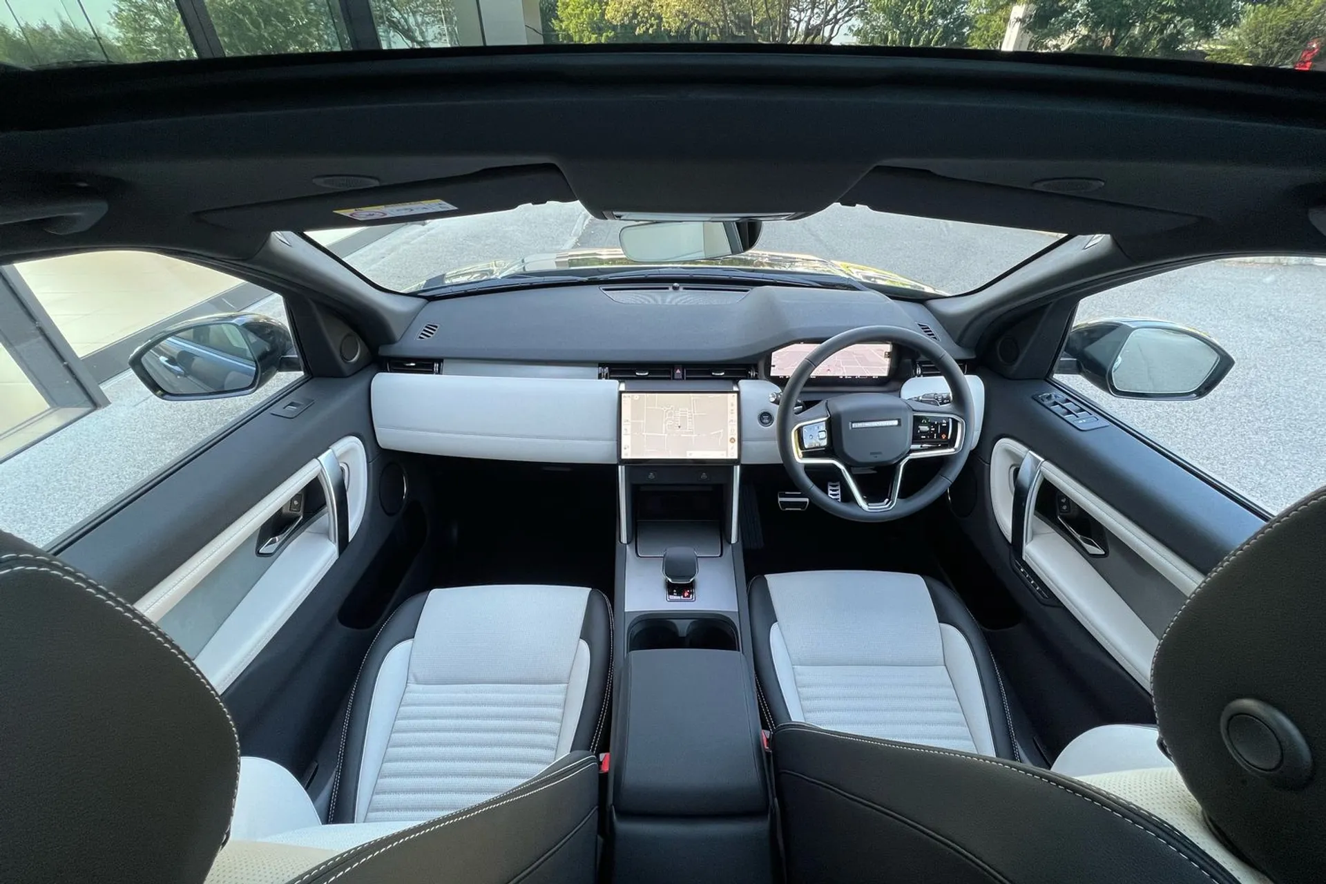 LAND ROVER DISCOVERY SPORT thumbnail image number 3
