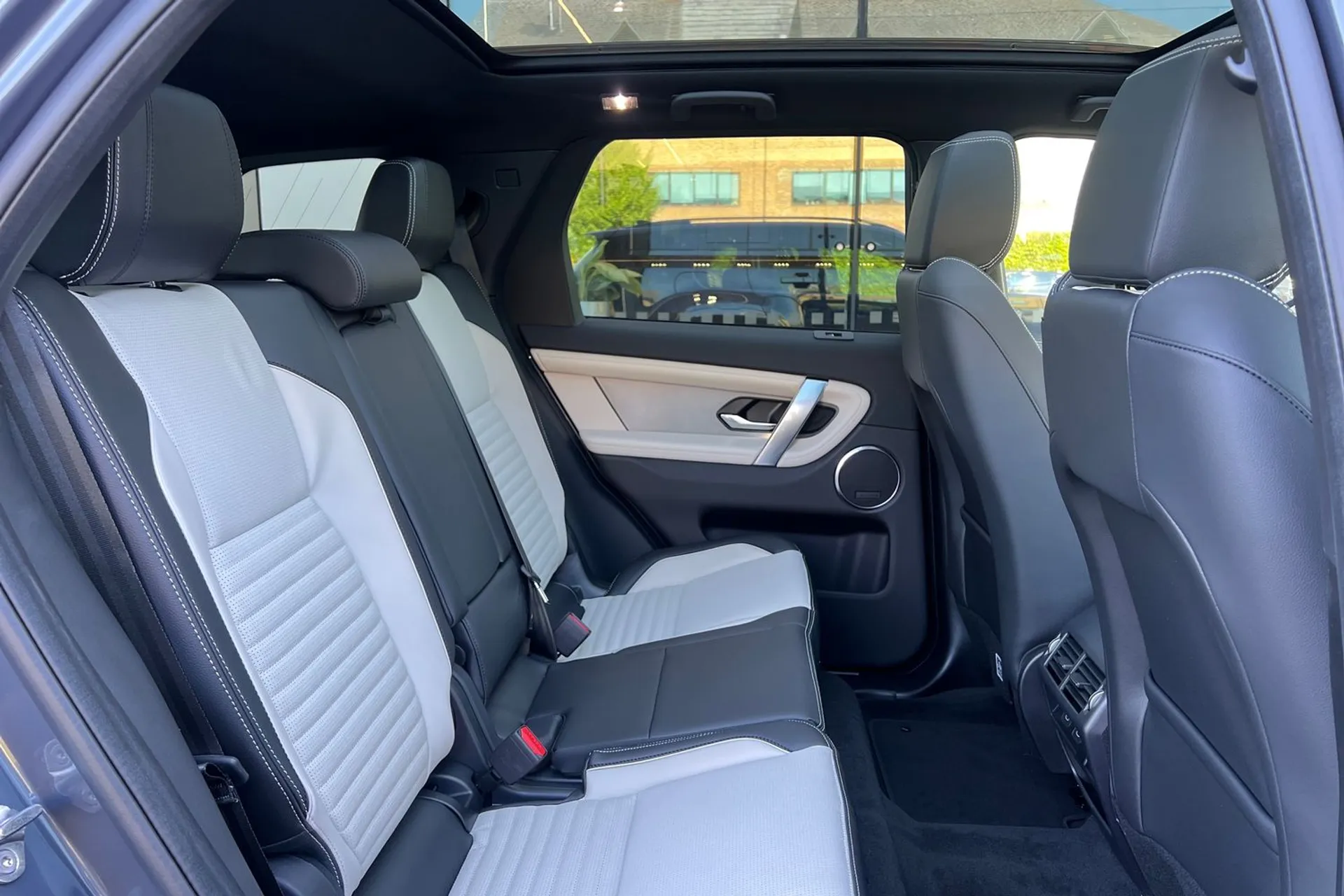LAND ROVER DISCOVERY SPORT thumbnail image number 38
