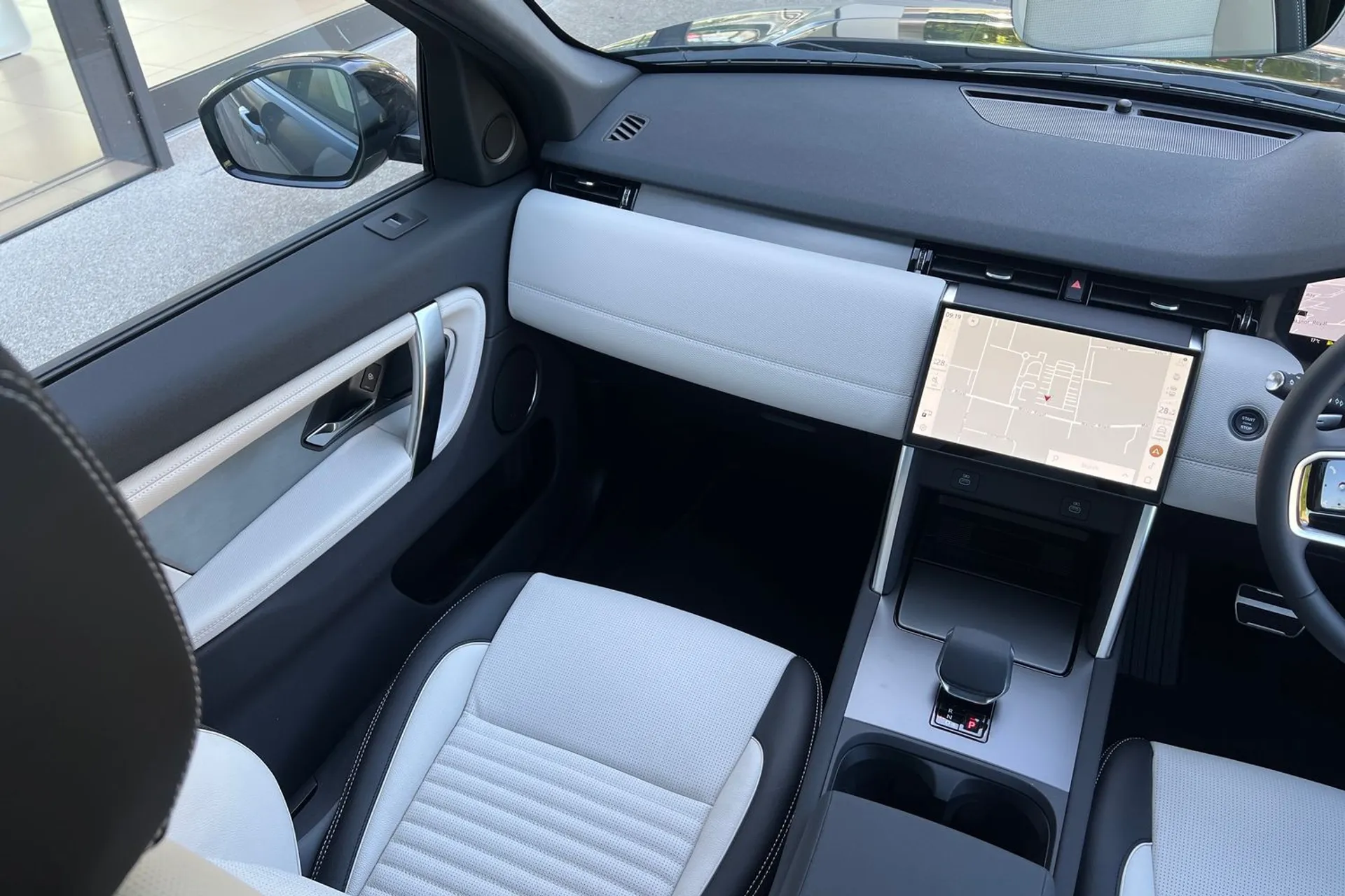 LAND ROVER DISCOVERY SPORT thumbnail image number 26