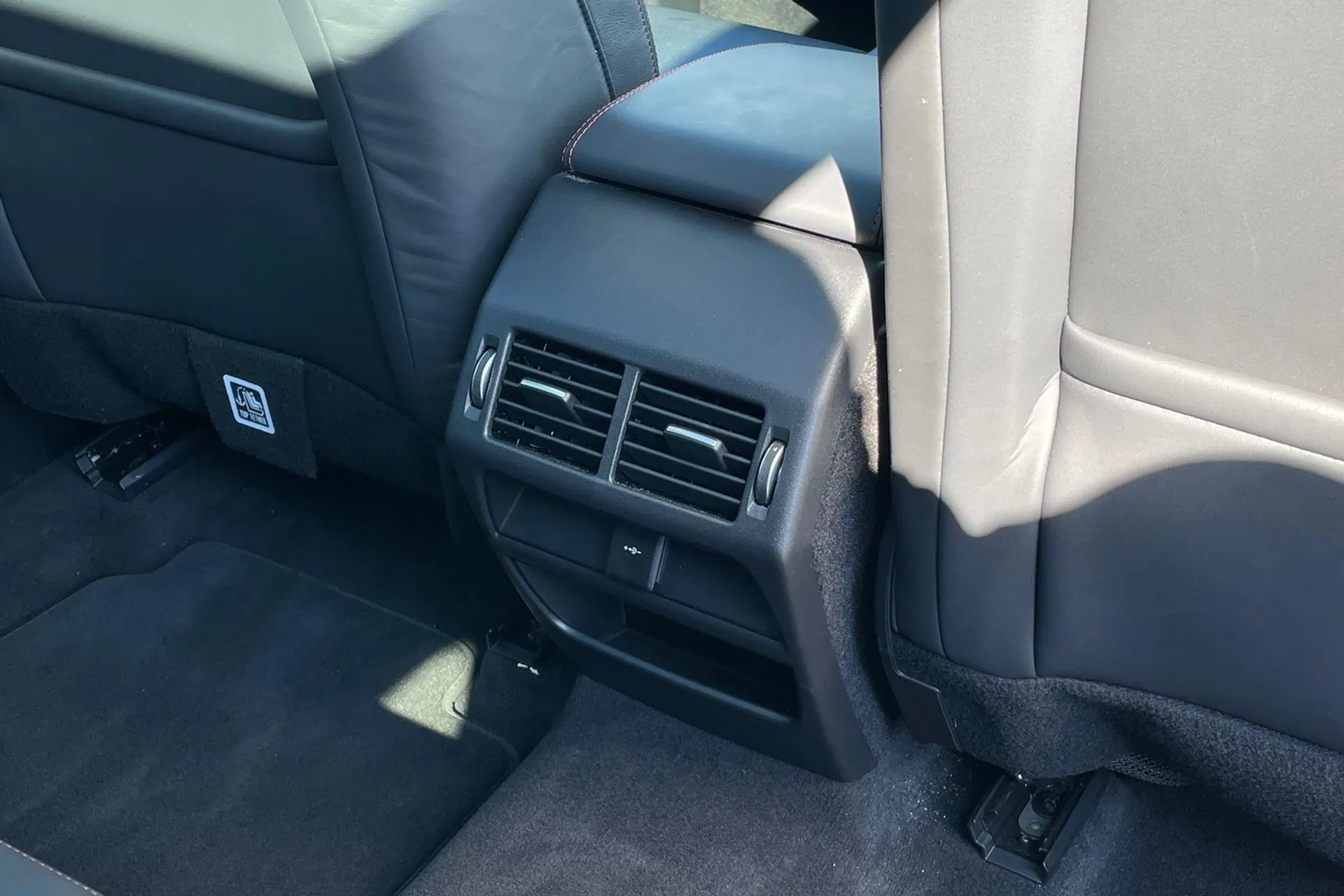 LAND ROVER DISCOVERY SPORT thumbnail image number 32