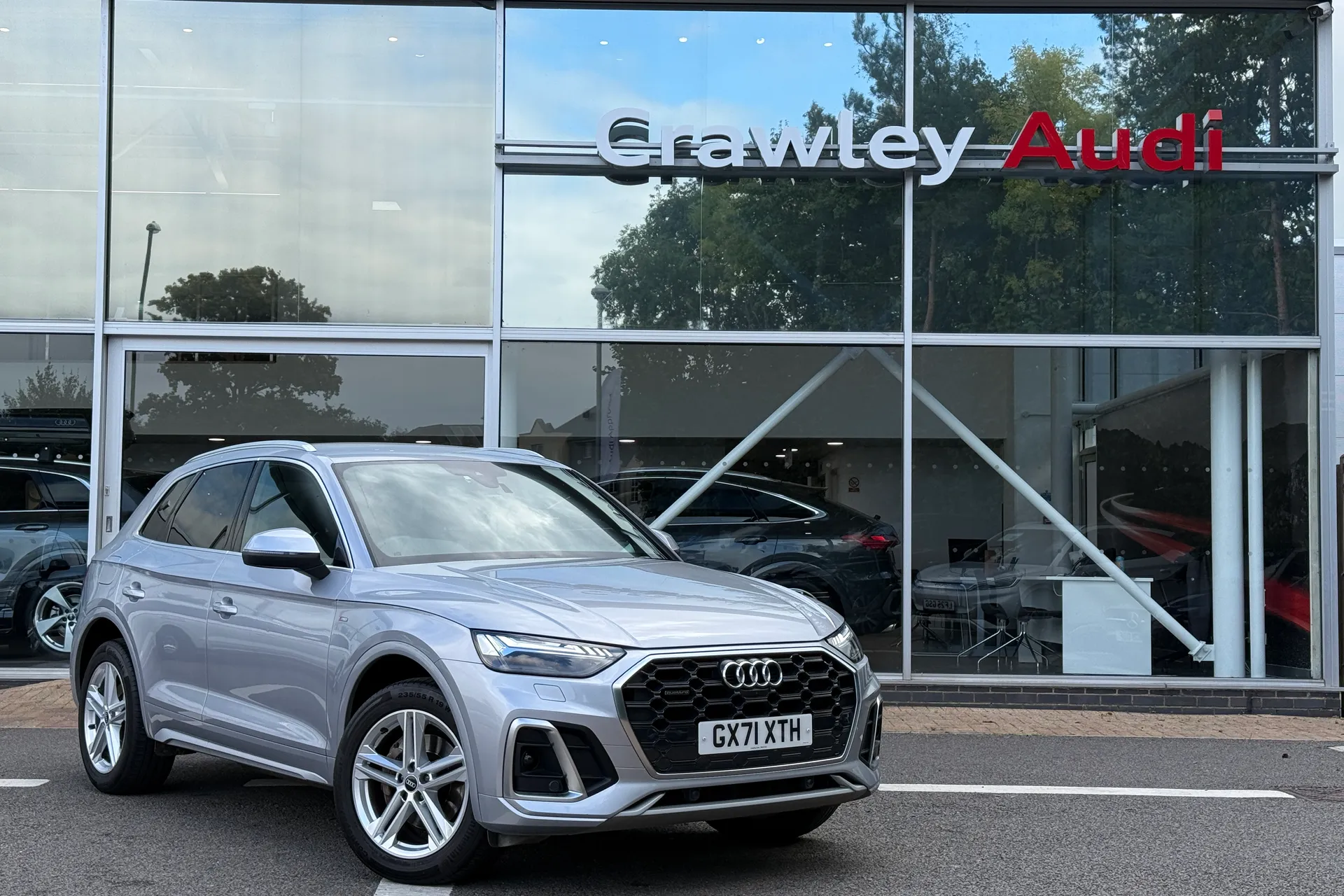 Audi Q5 focused image