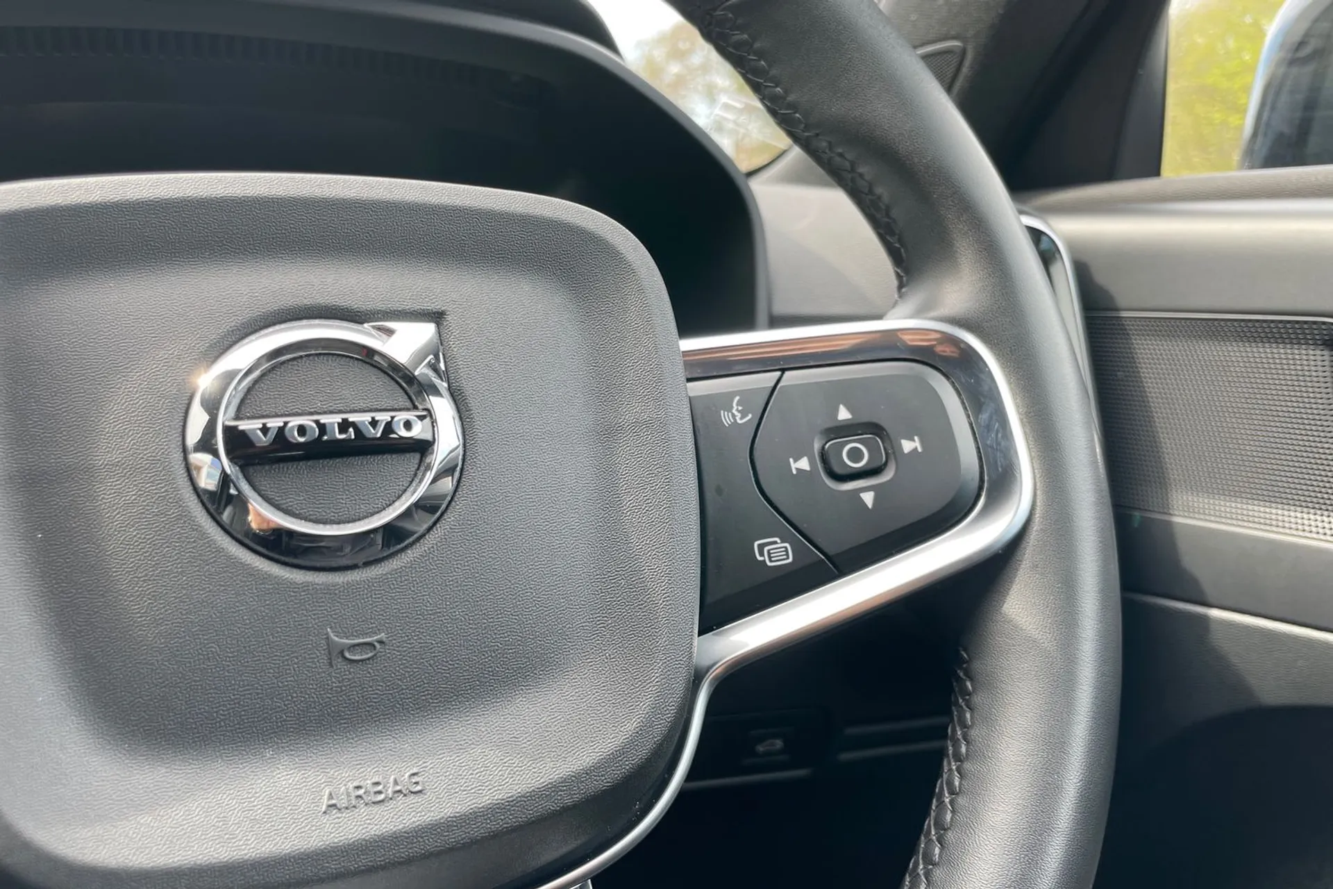 Volvo XC40 thumbnail image number 36