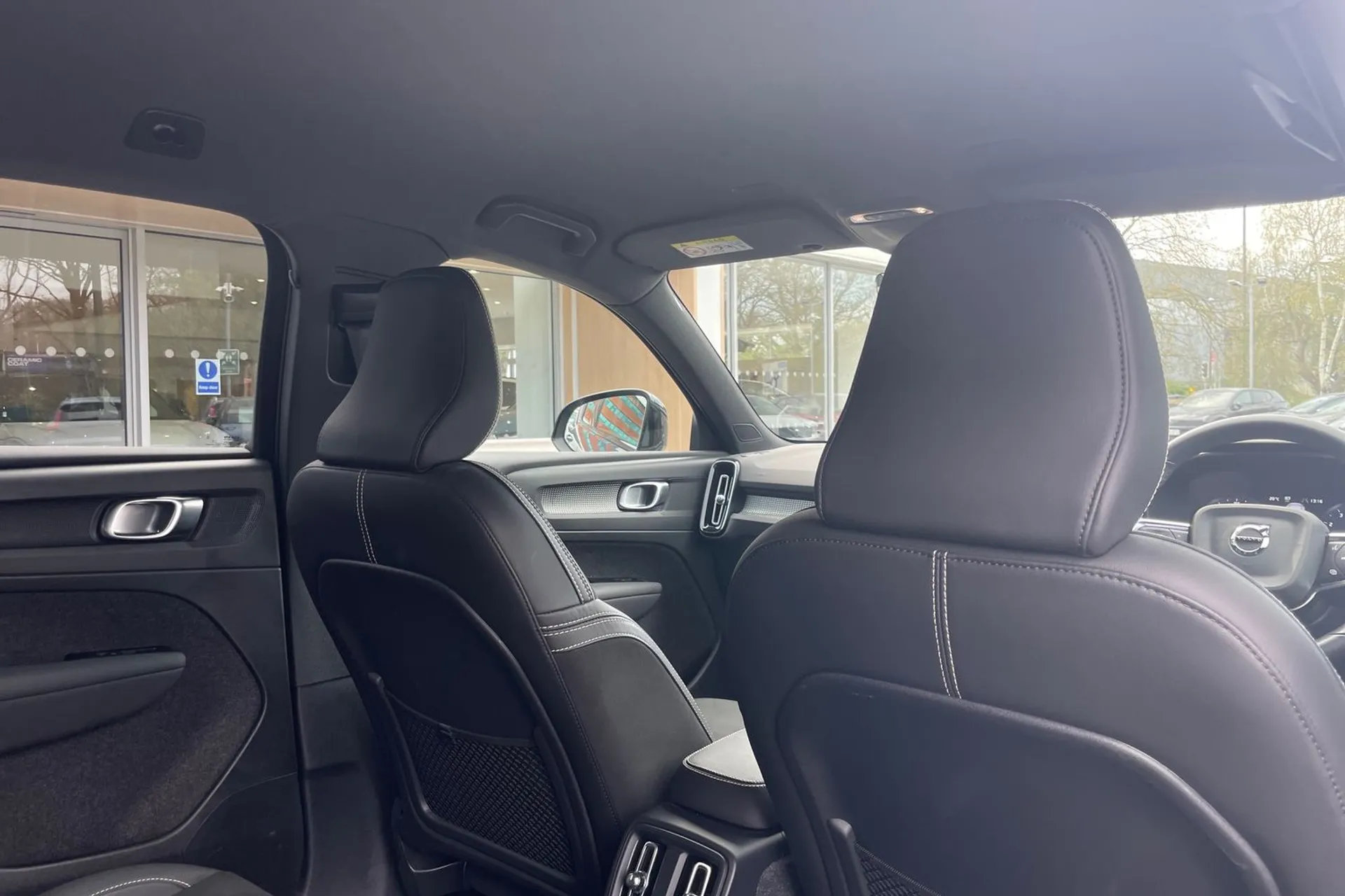 Volvo XC40 thumbnail image number 23