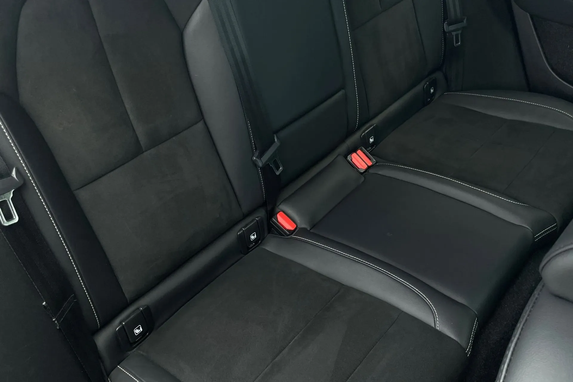 Volvo XC40 thumbnail image number 24
