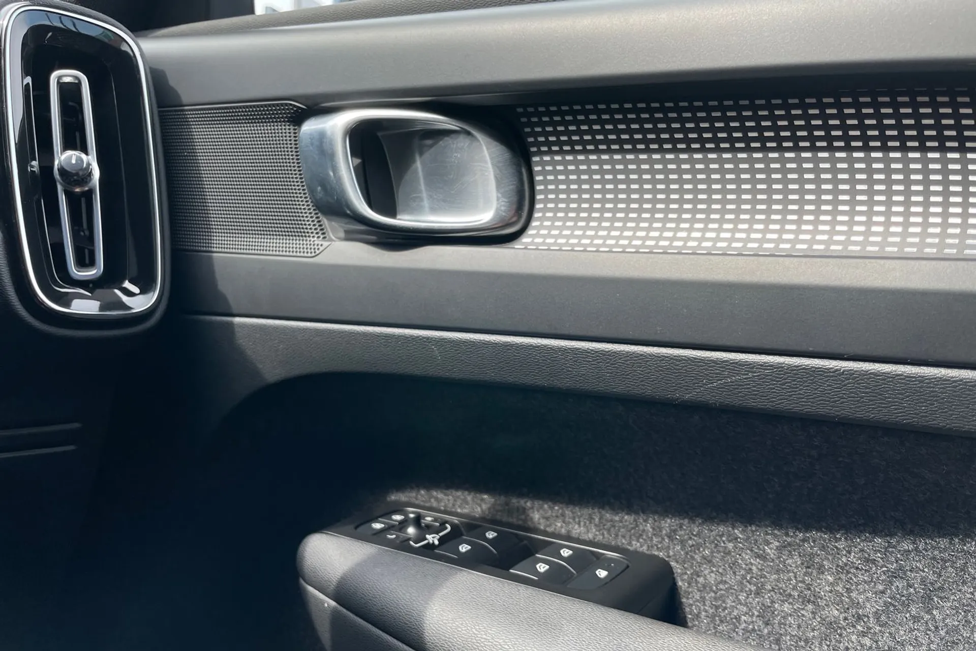Volvo XC40 thumbnail image number 40