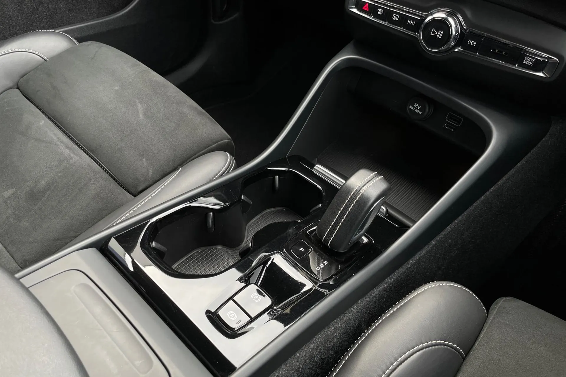 Volvo XC40 thumbnail image number 41