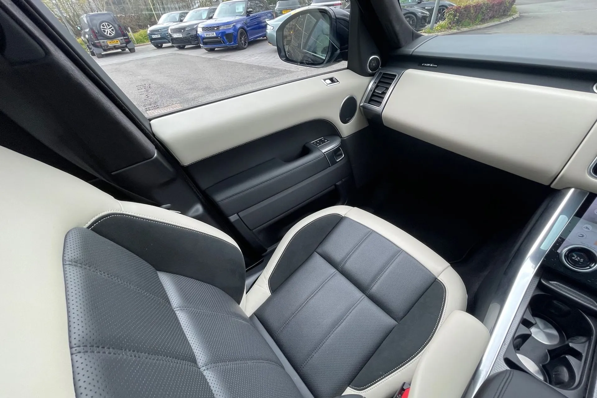 LAND ROVER RANGE ROVER SPORT thumbnail image number 13