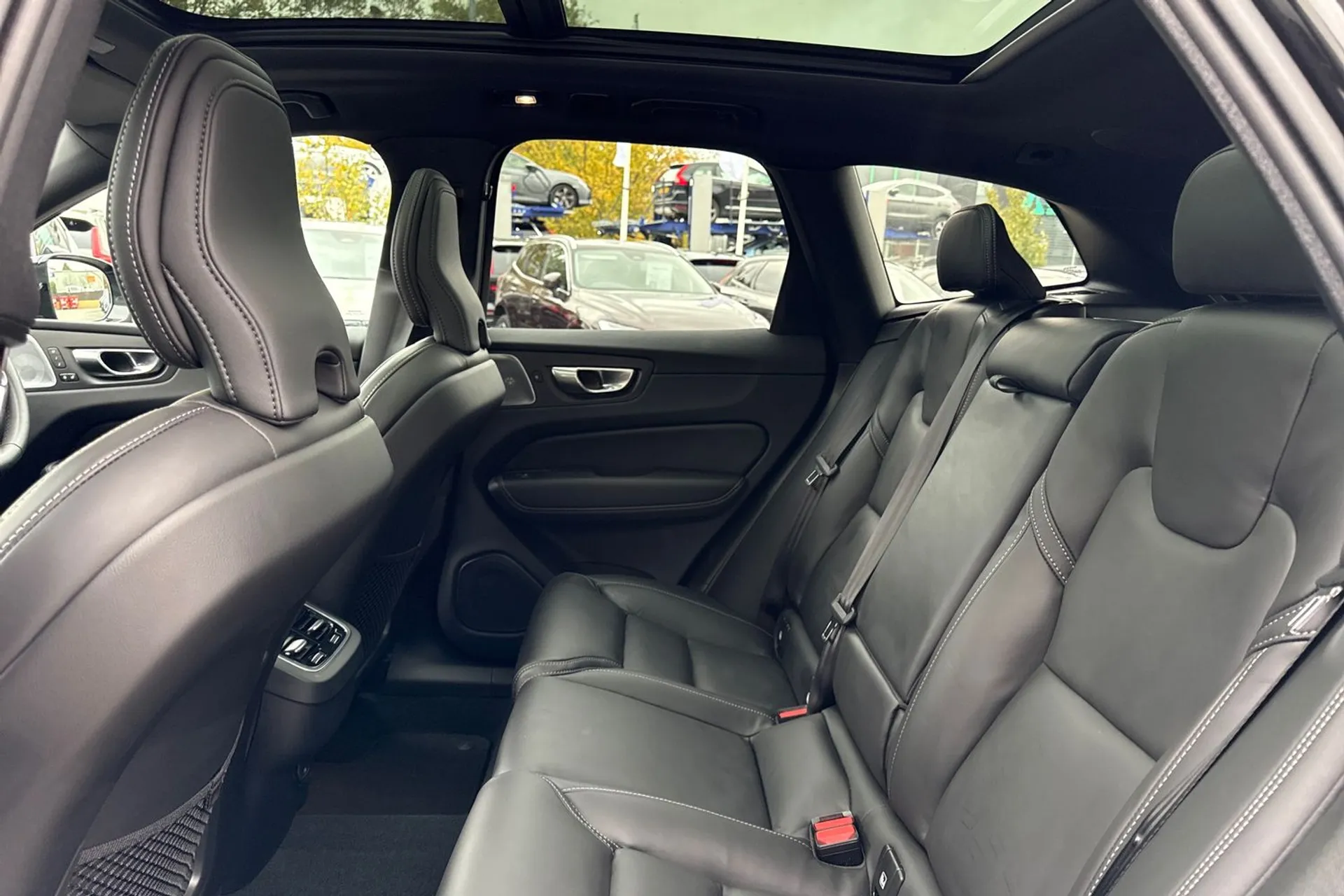 Volvo XC60 thumbnail image number 30