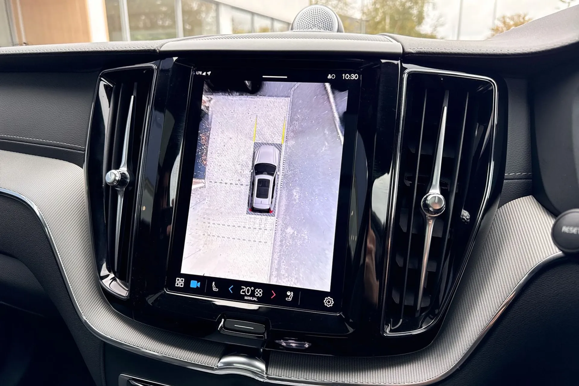 Volvo XC60 thumbnail image number 4