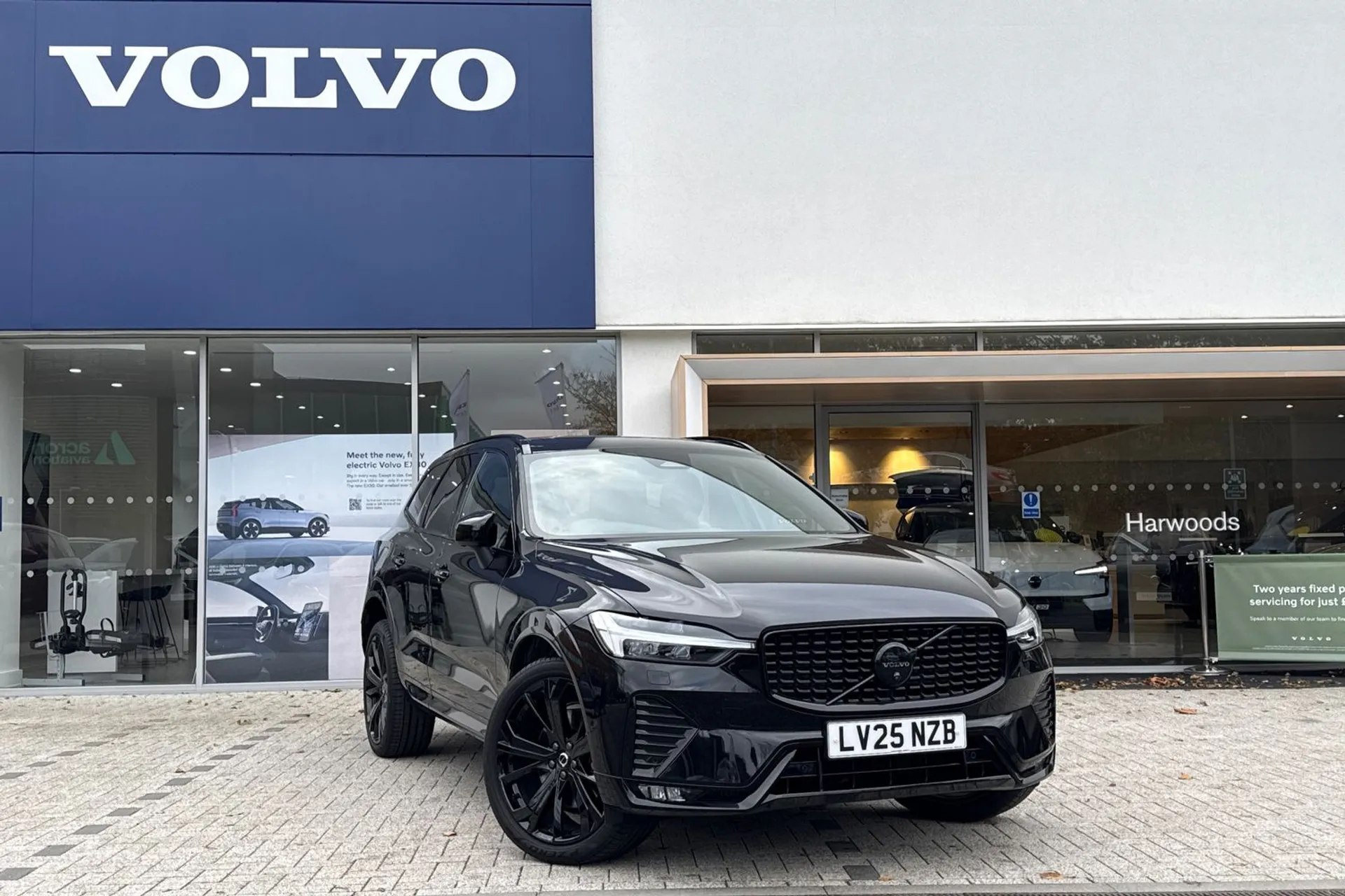 Volvo XC60 focused image