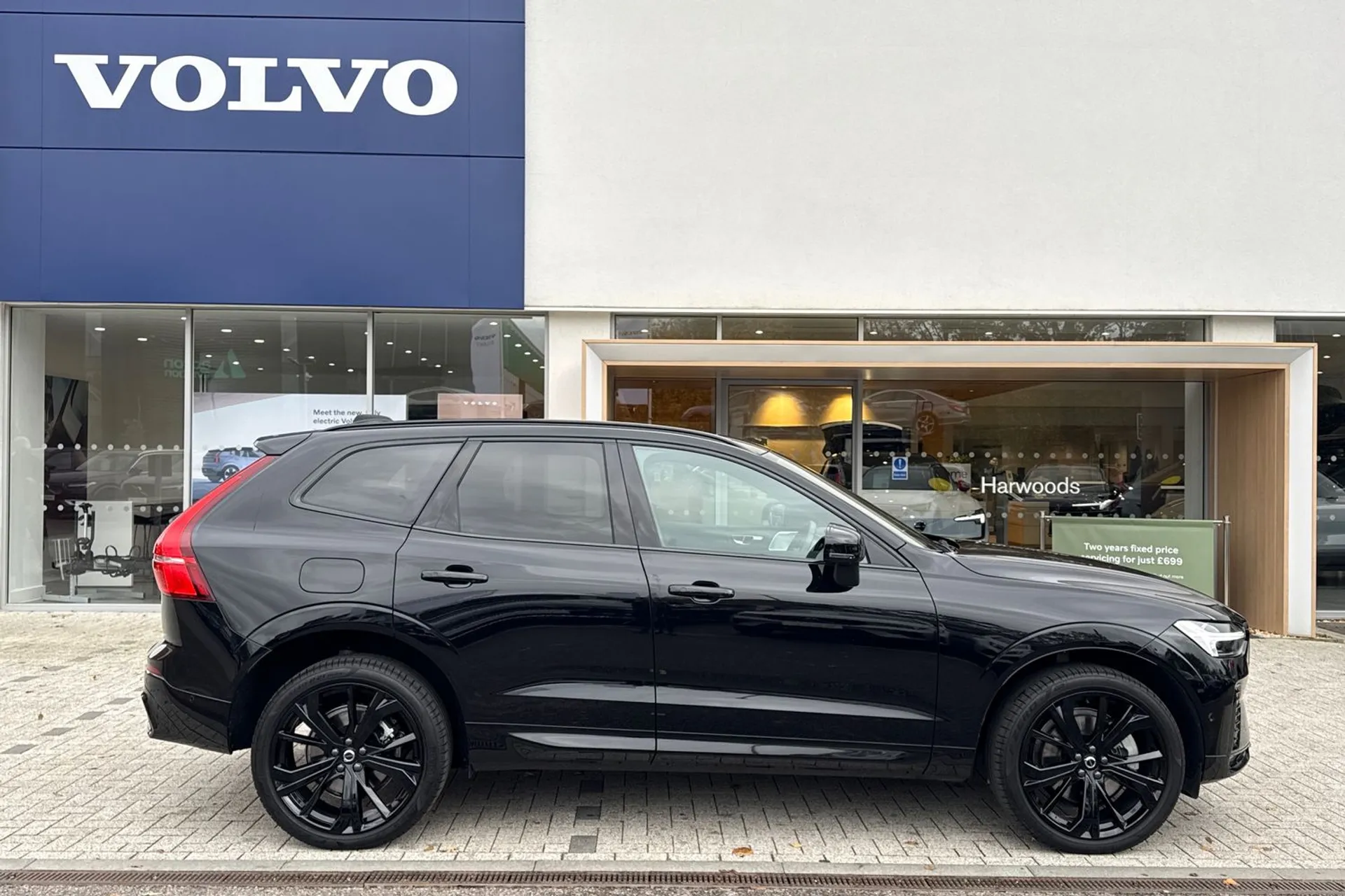 Volvo XC60 thumbnail image number 2