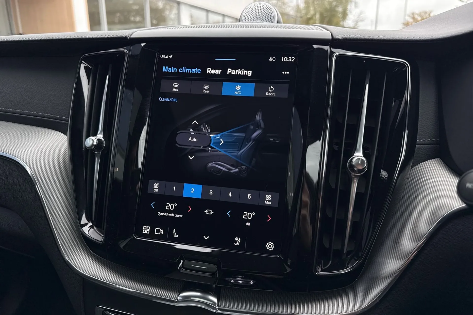 Volvo XC60 thumbnail image number 40