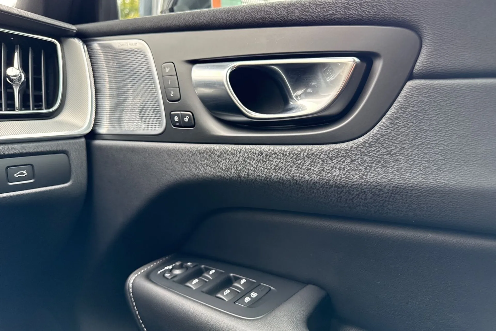 Volvo XC60 thumbnail image number 43