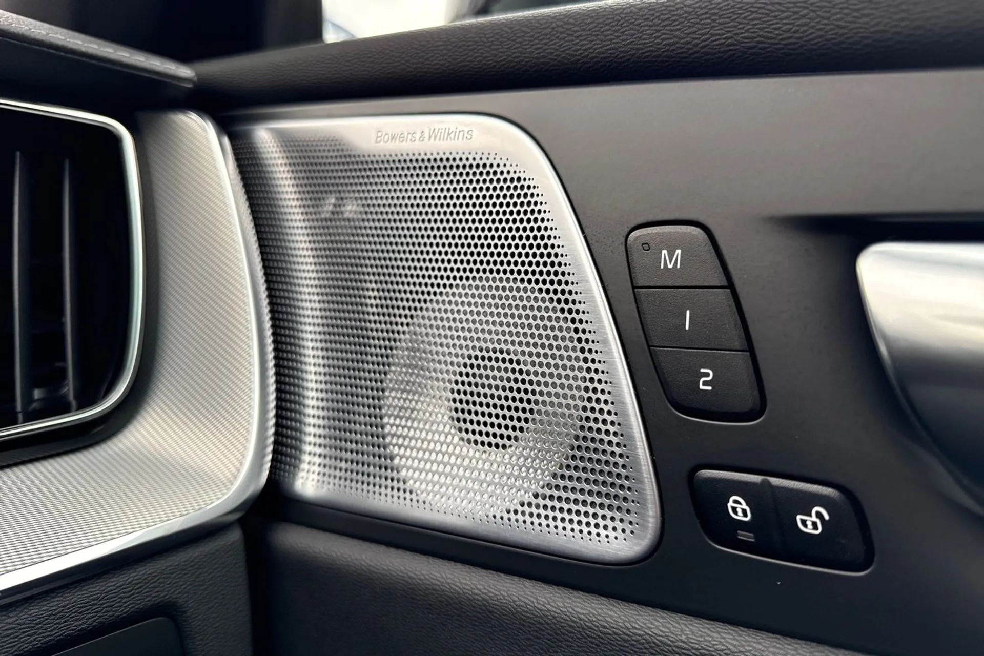 Volvo XC60 thumbnail image number 44