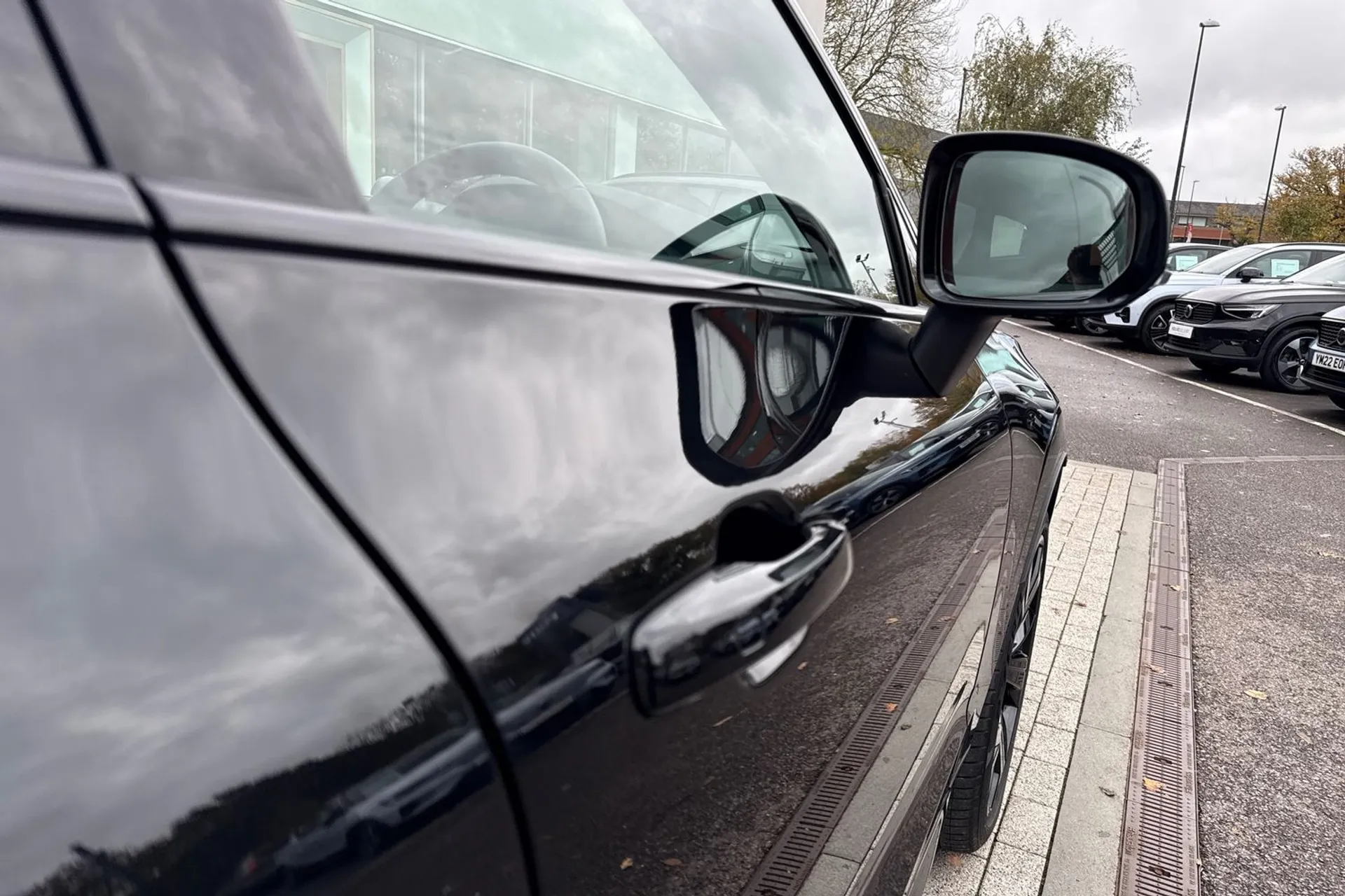 Volvo XC60 thumbnail image number 17