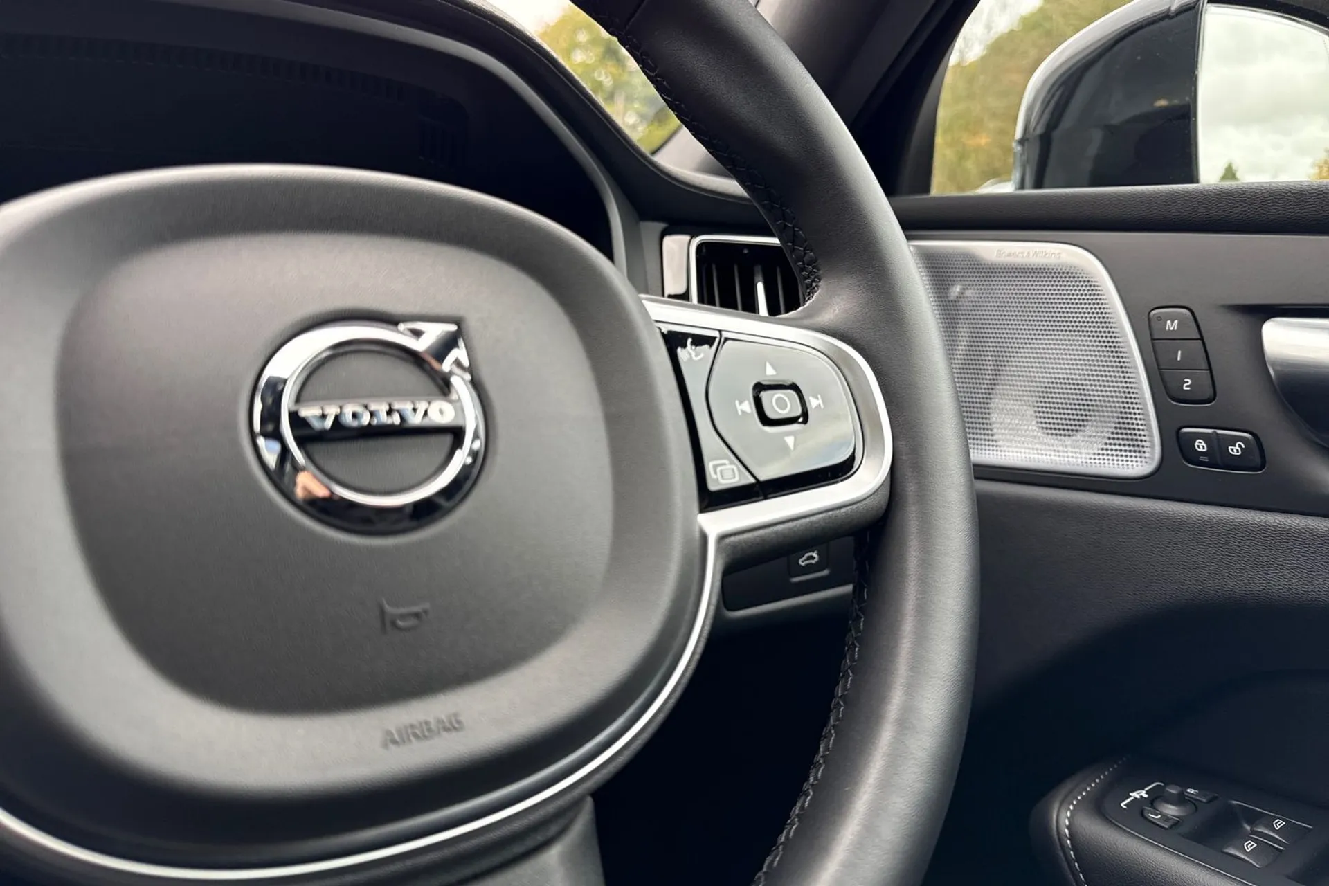 Volvo XC60 thumbnail image number 38