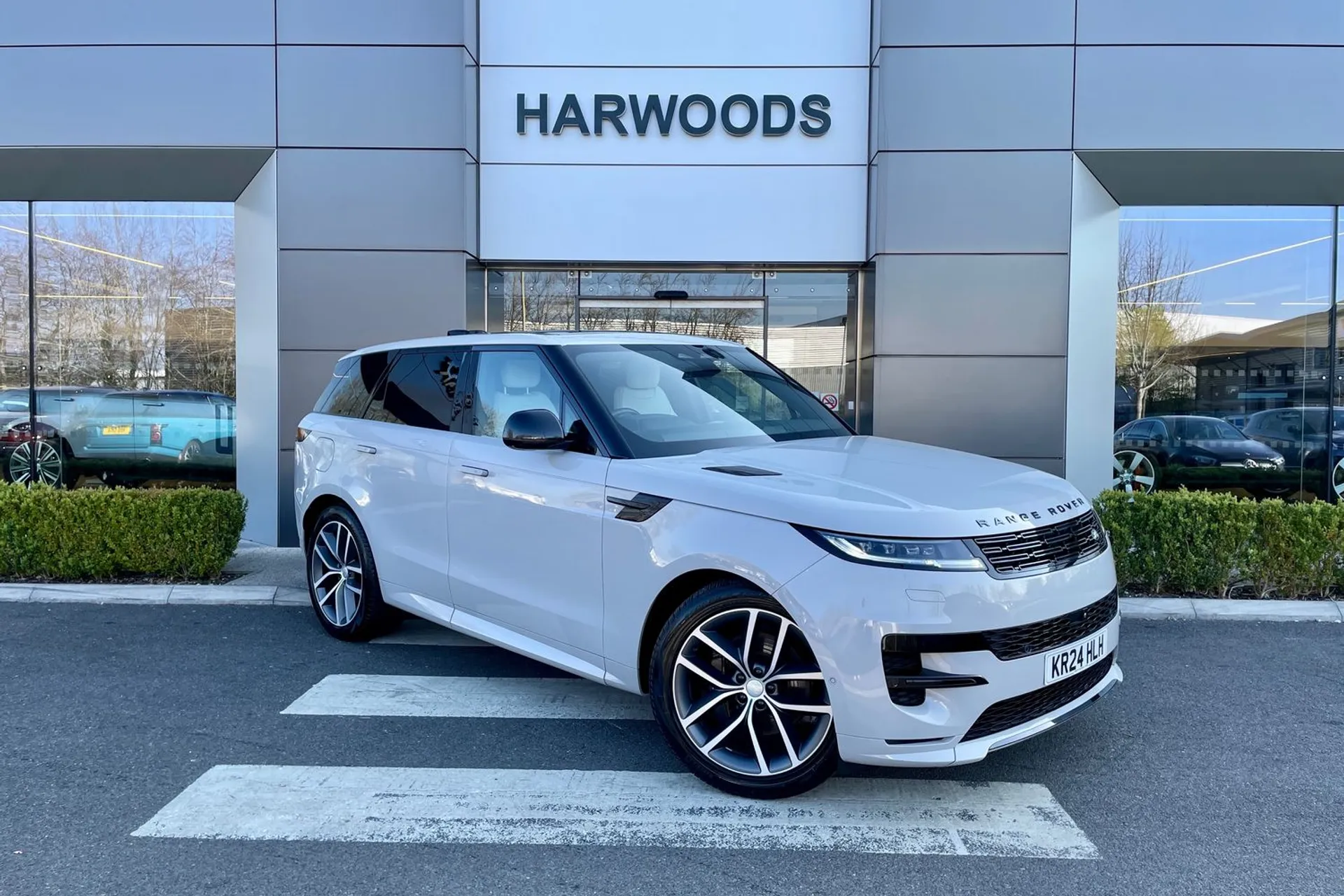 LAND ROVER RANGE ROVER SPORT focused image