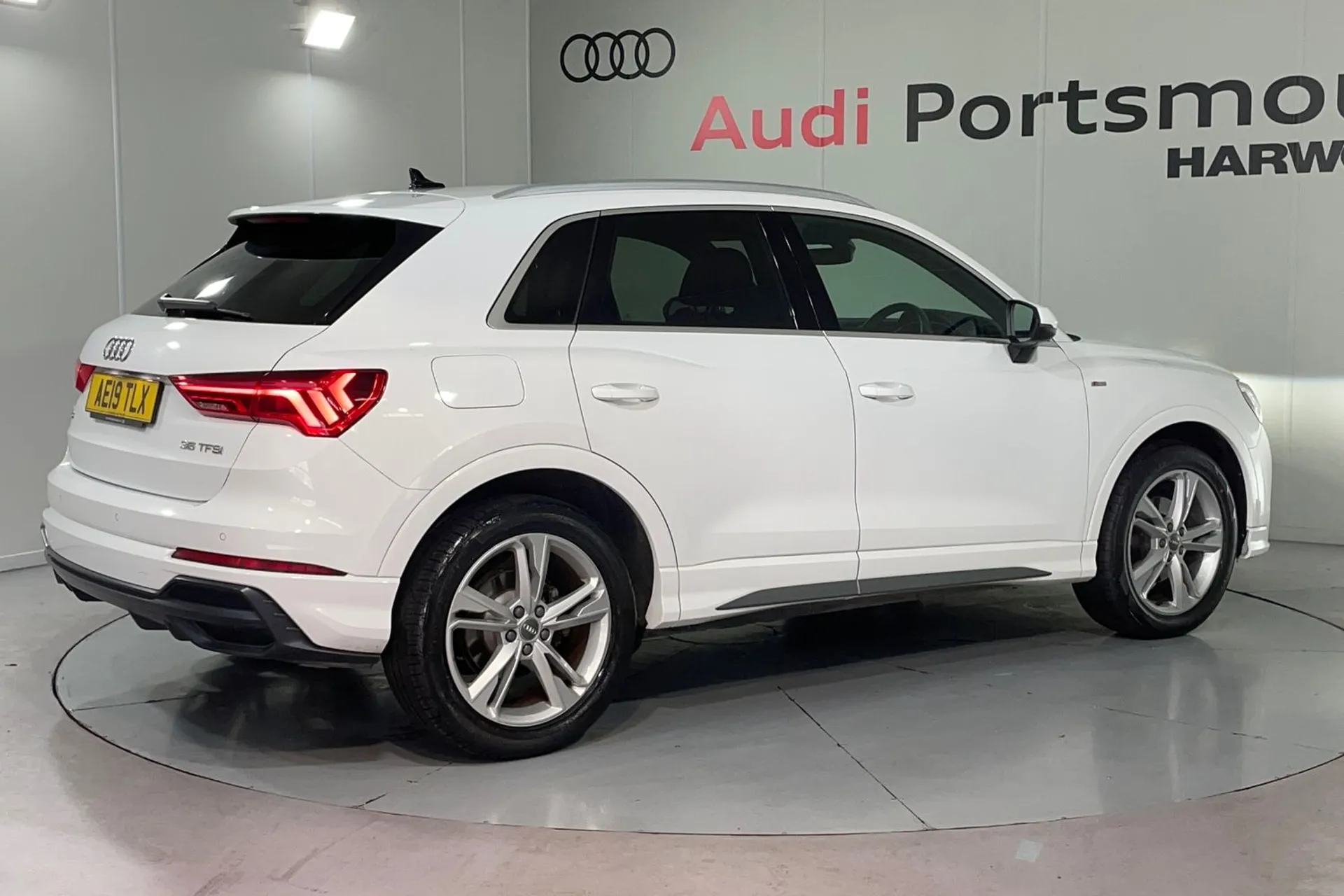 Audi Q3 thumbnail image number 11