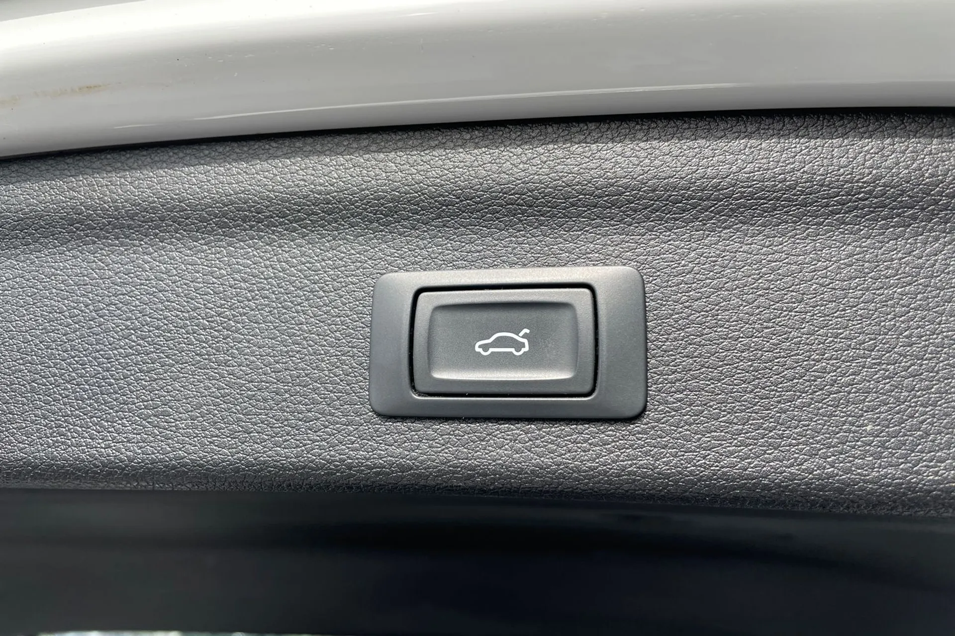 Audi Q3 thumbnail image number 19