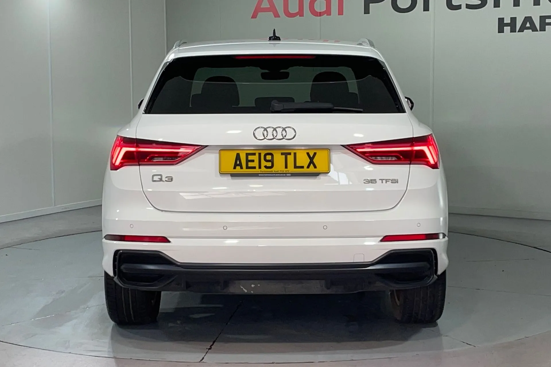 Audi Q3 thumbnail image number 7