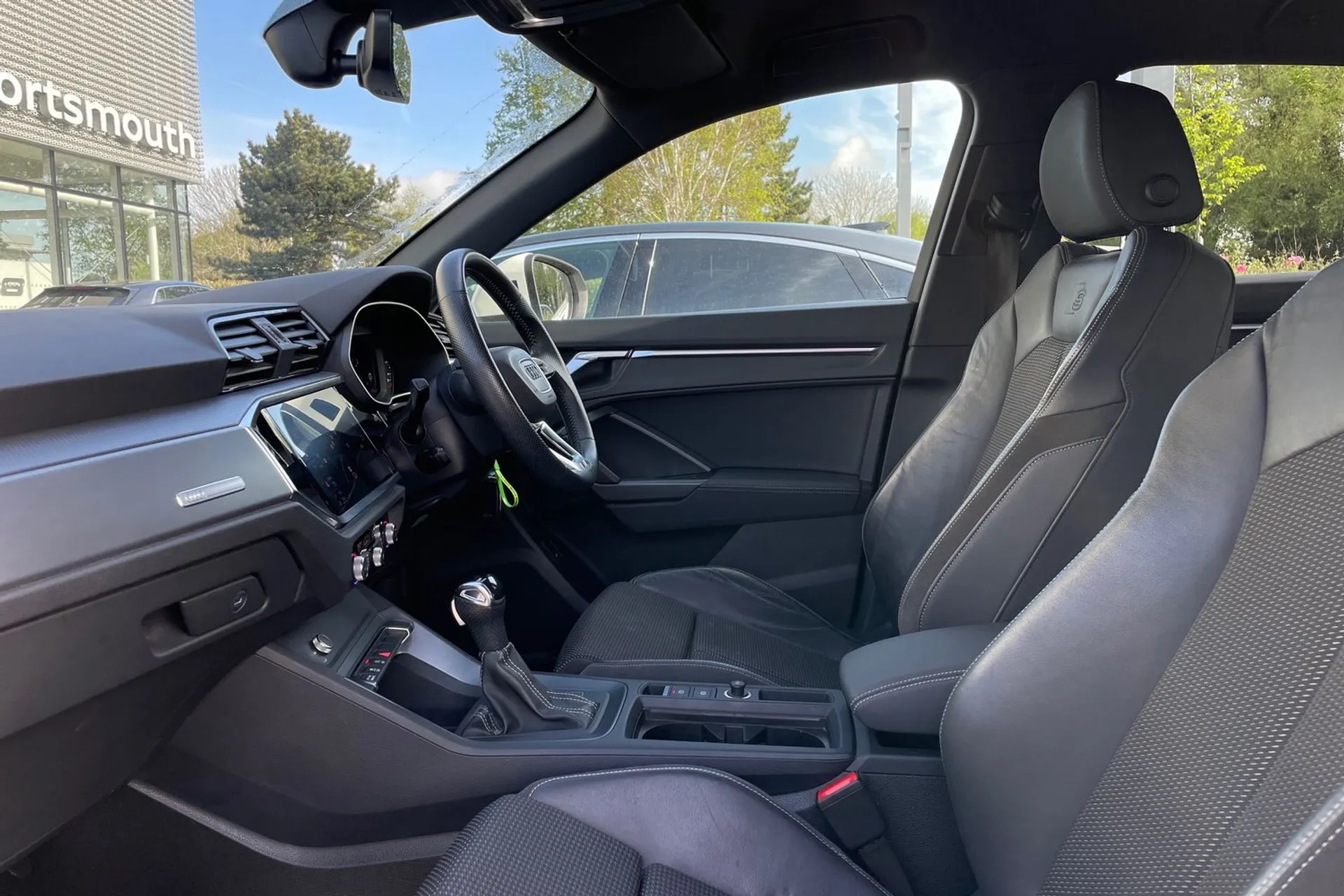 Audi Q3 thumbnail image number 32