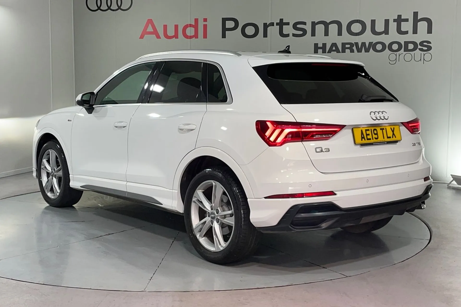 Audi Q3 thumbnail image number 9