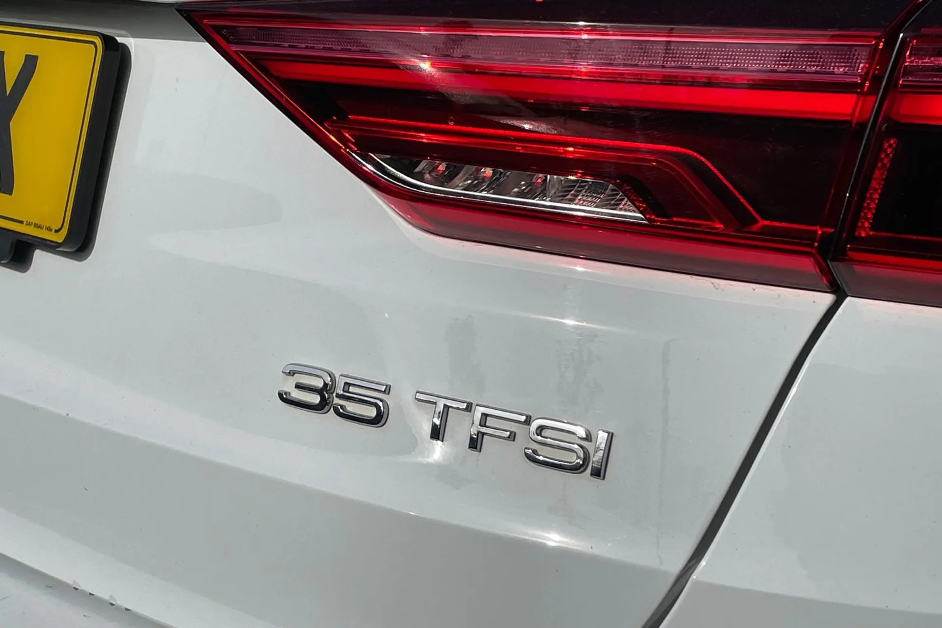 Audi Q3 thumbnail image number 17