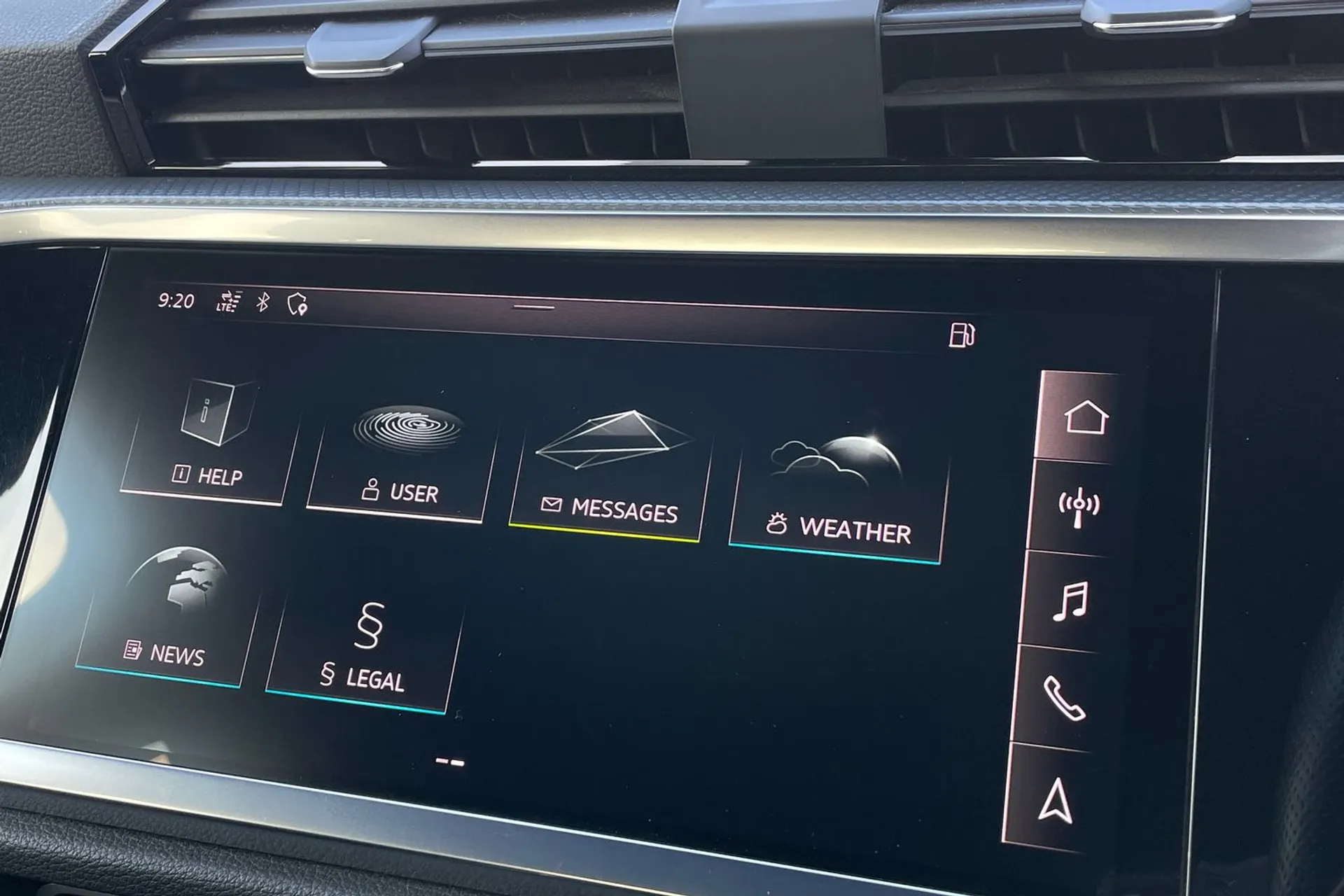 Audi Q3 thumbnail image number 16